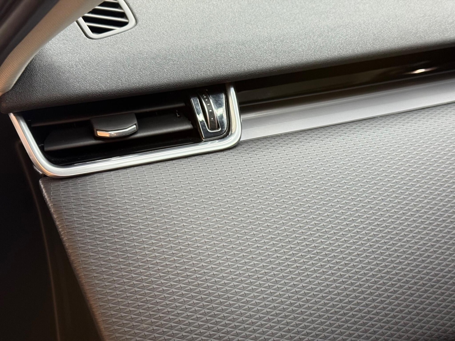 Used Land Rover Range Rover Evoque 2019 for sale - 76633616: Photo 54