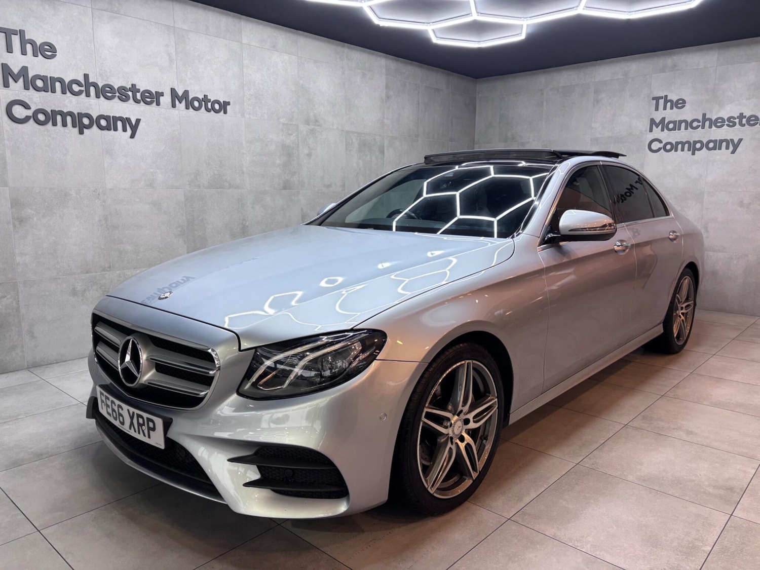 Used Mercedes-Benz E Class 2016 for sale - 76607353: Photo 1