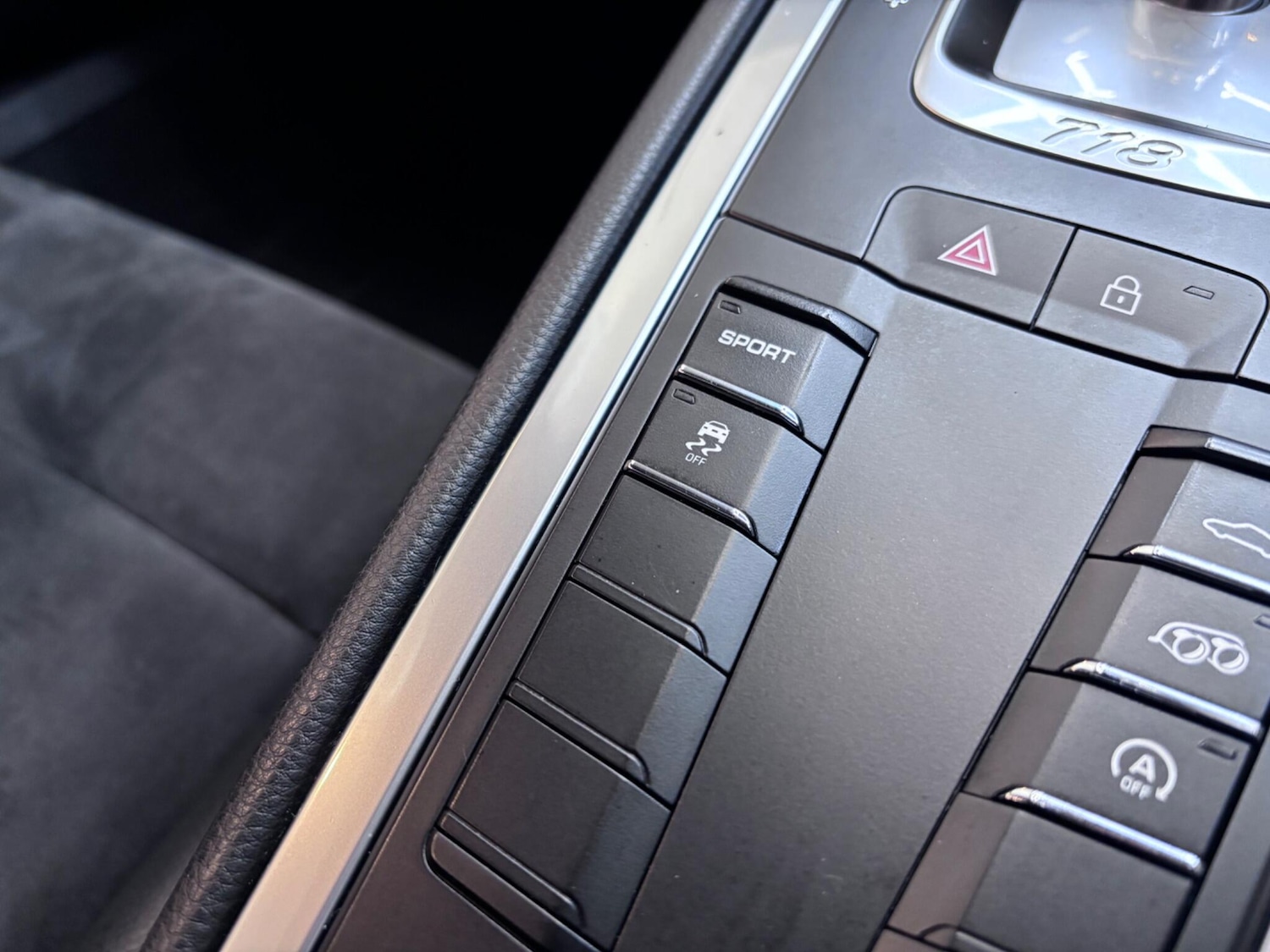 Used Porsche Cayman 2020 for sale - 76657378: Photo 31