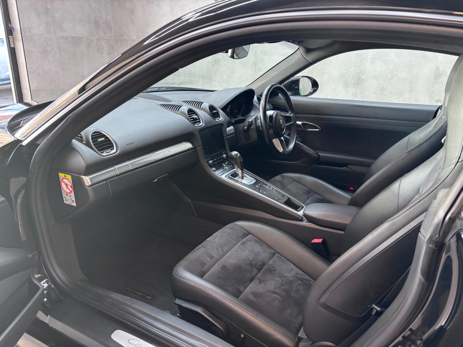 Used Porsche Cayman 2020 for sale - 76657378: Photo 50