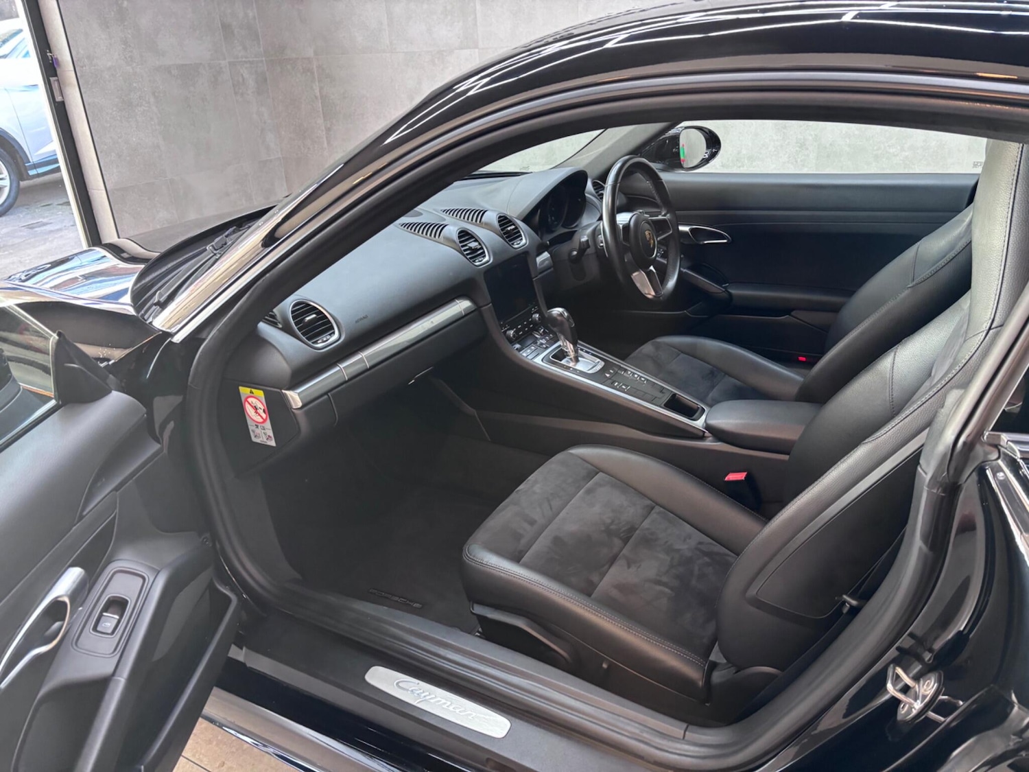 Used Porsche Cayman 2020 for sale - 76657378: Photo 51