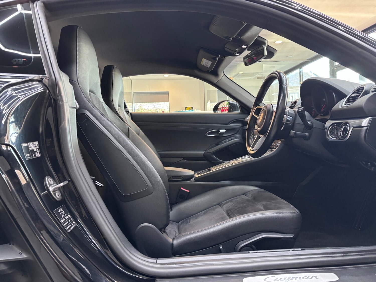 Used Porsche Cayman 2020 for sale - 76657378: Photo 64