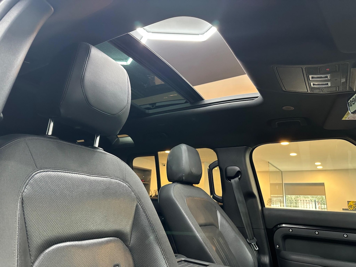 Used Land Rover Defender 2021 for sale - 78020316: Photo 14