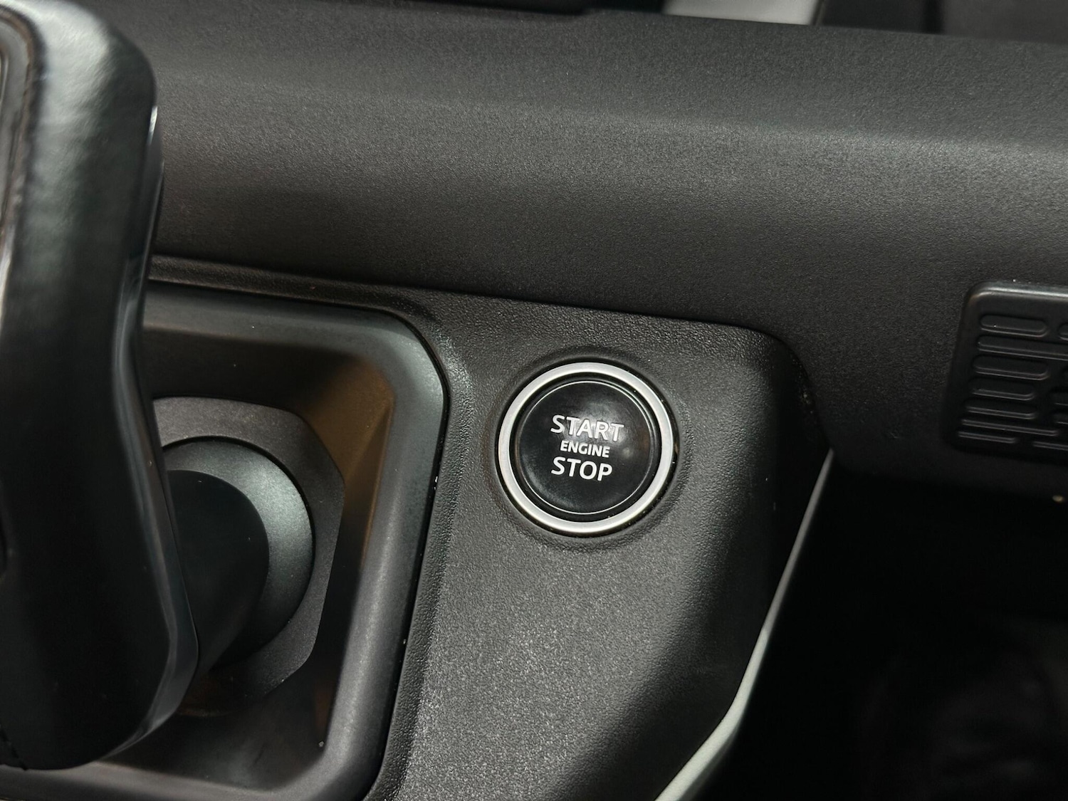 Used Land Rover Defender 2021 for sale - 78020316: Photo 17