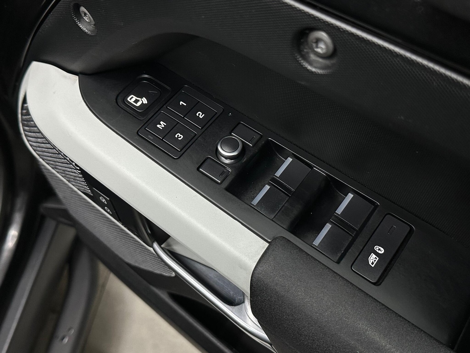 Used Land Rover Defender 2021 for sale - 78020316: Photo 24