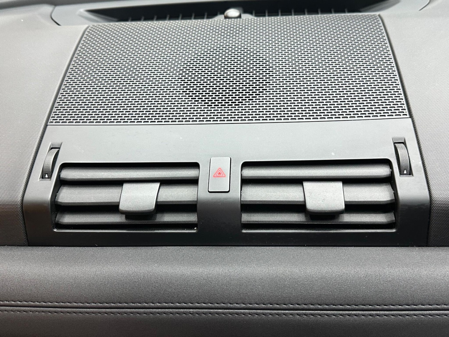 Used Land Rover Defender 2021 for sale - 78020316: Photo 59