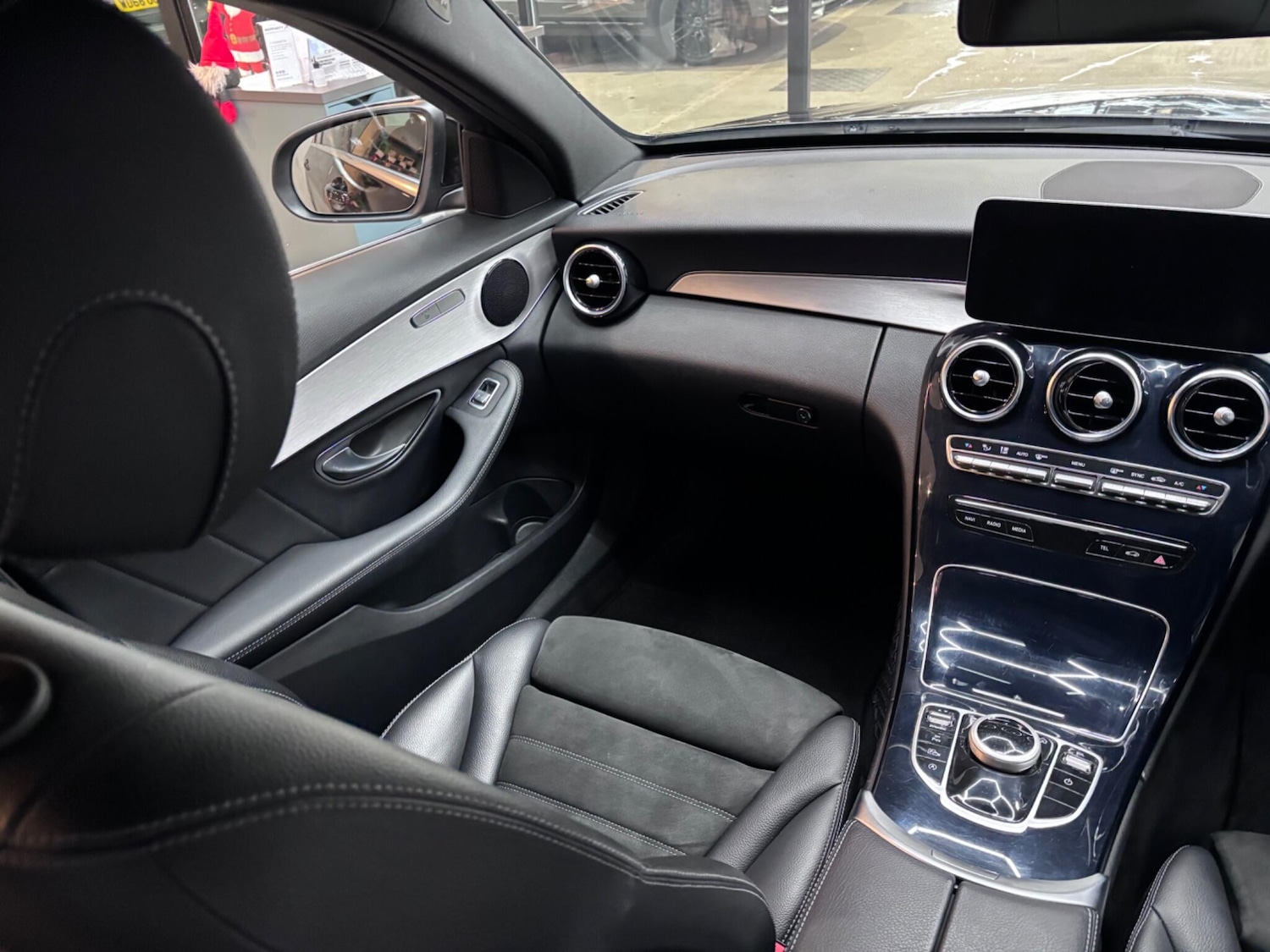 Used Mercedes-Benz C Class 2019 for sale - 76584618: Photo 13