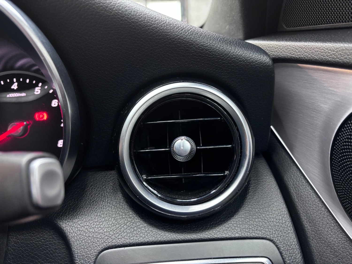 Used Mercedes-Benz C Class 2019 for sale - 76584618: Photo 32