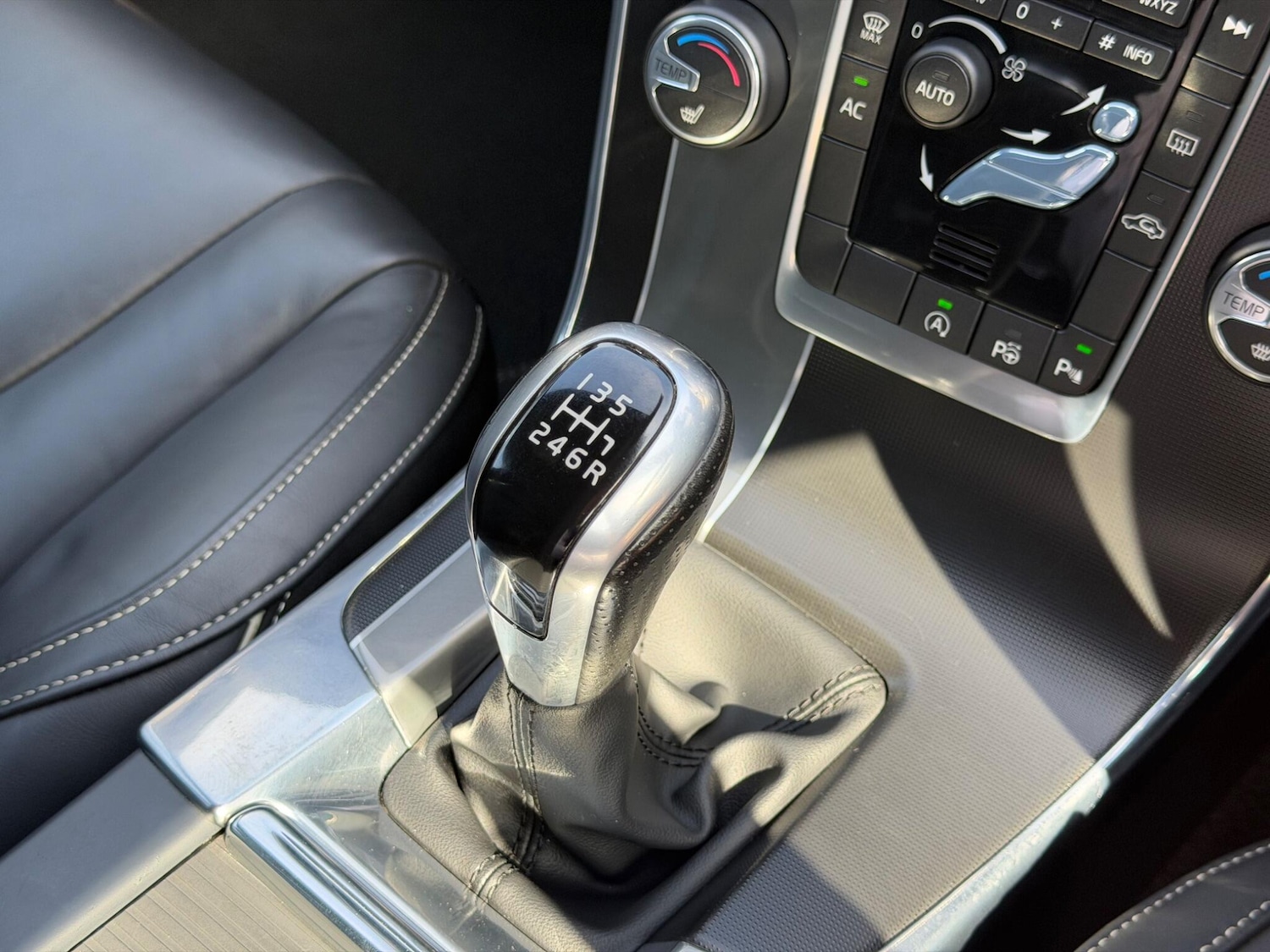 Used Volvo V60 2016 for sale - 78171036: Photo 12