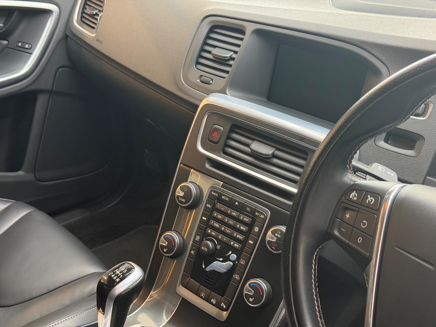 Used Volvo V60 2016 for sale - 78171036: Photo 13