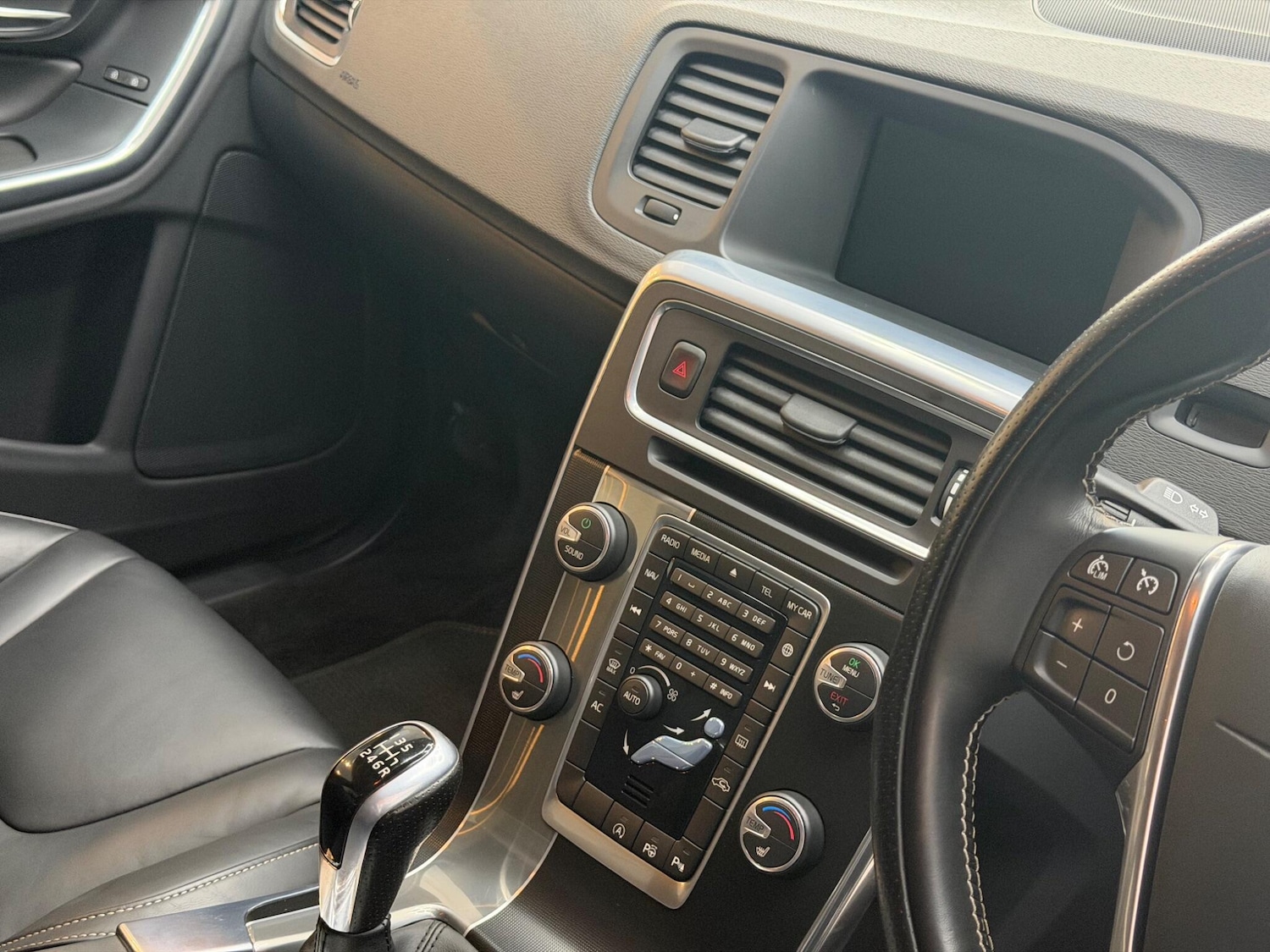 Used Volvo V60 2016 for sale - 78171036: Photo 15