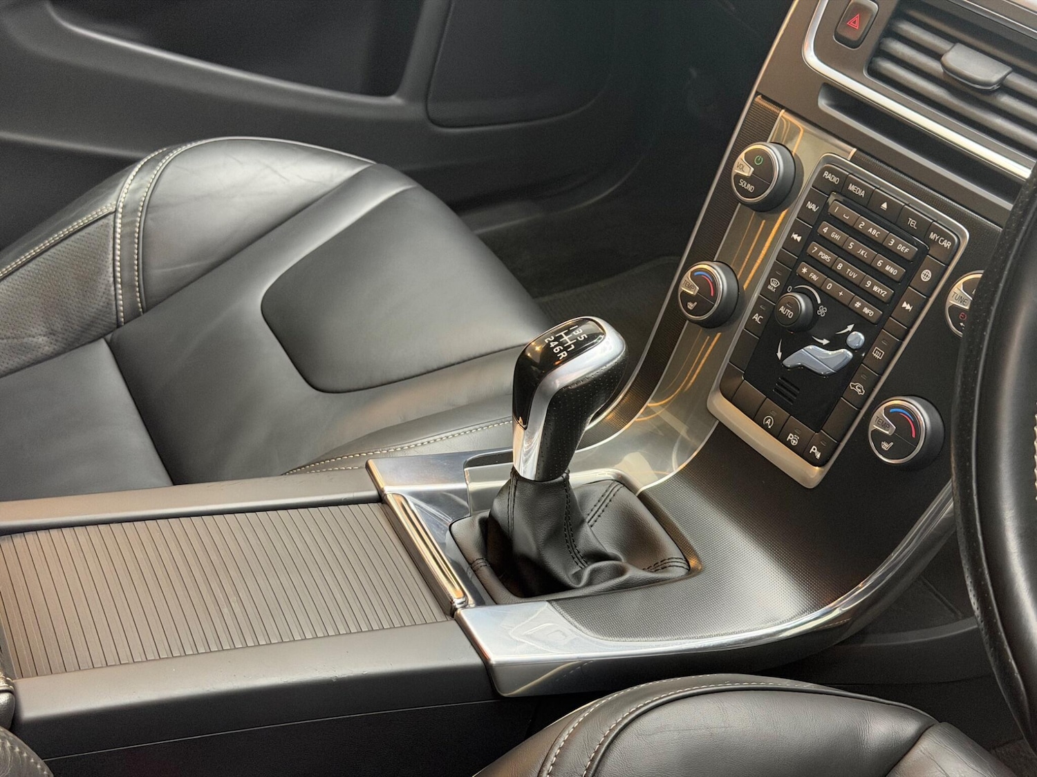 Used Volvo V60 2016 for sale - 78171036: Photo 16