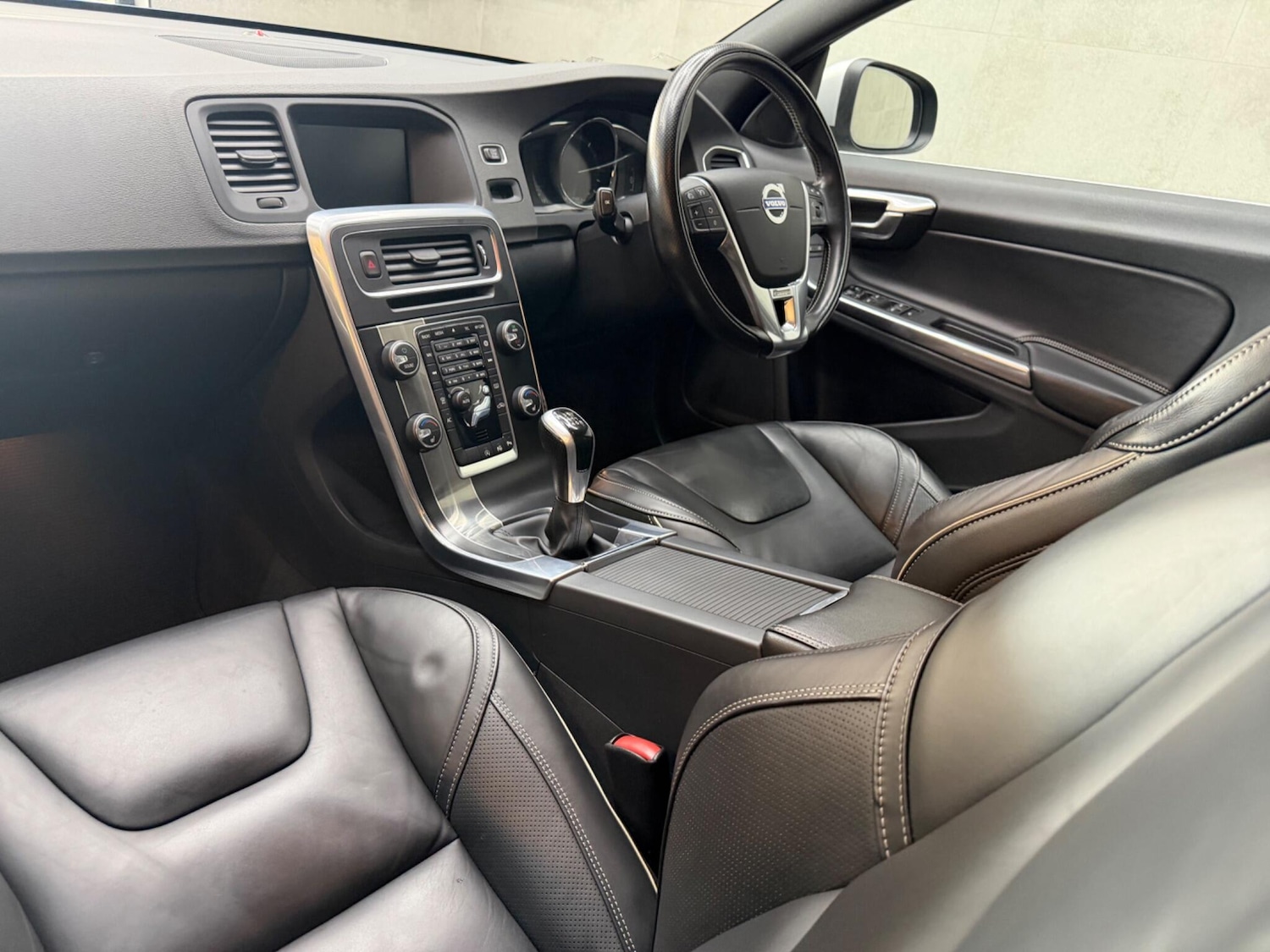 Used Volvo V60 2016 for sale - 78171036: Photo 17