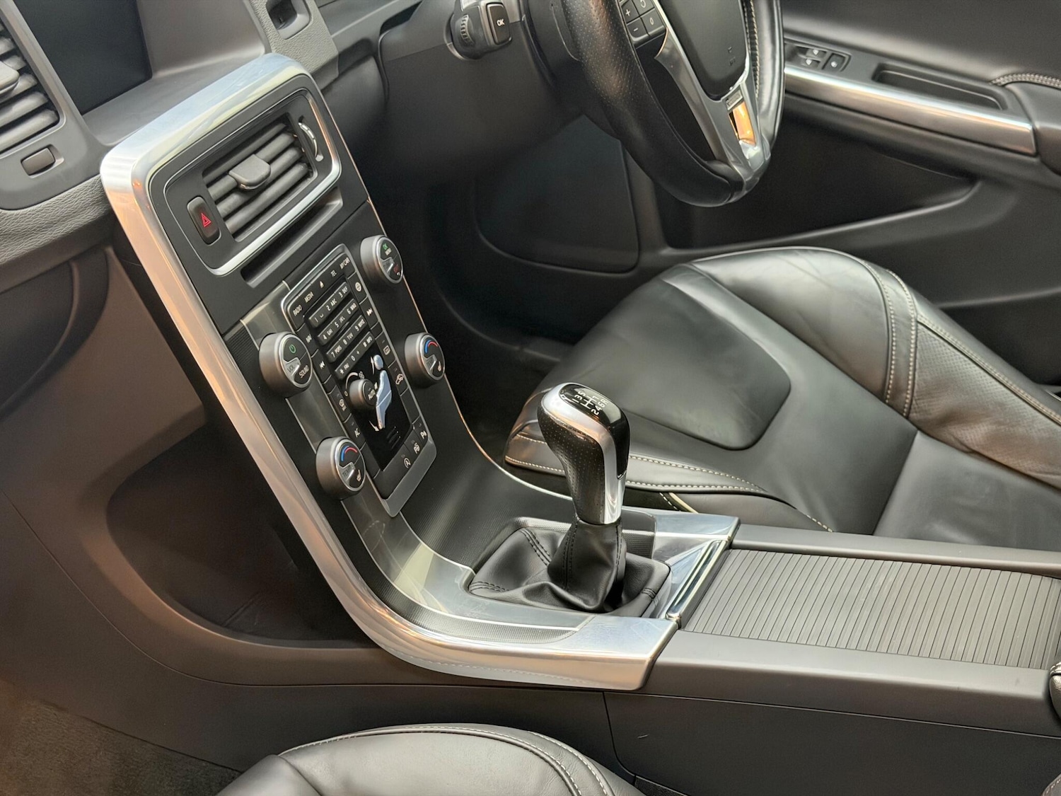 Used Volvo V60 2016 for sale - 78171036: Photo 21