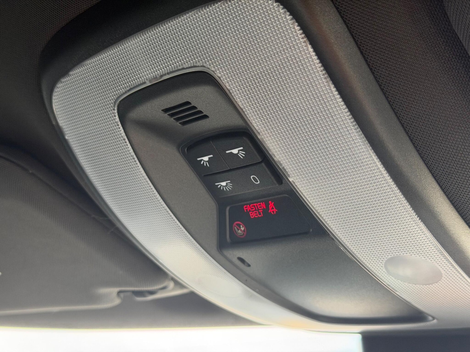 Used Volvo V60 2016 for sale - 78171036: Photo 31