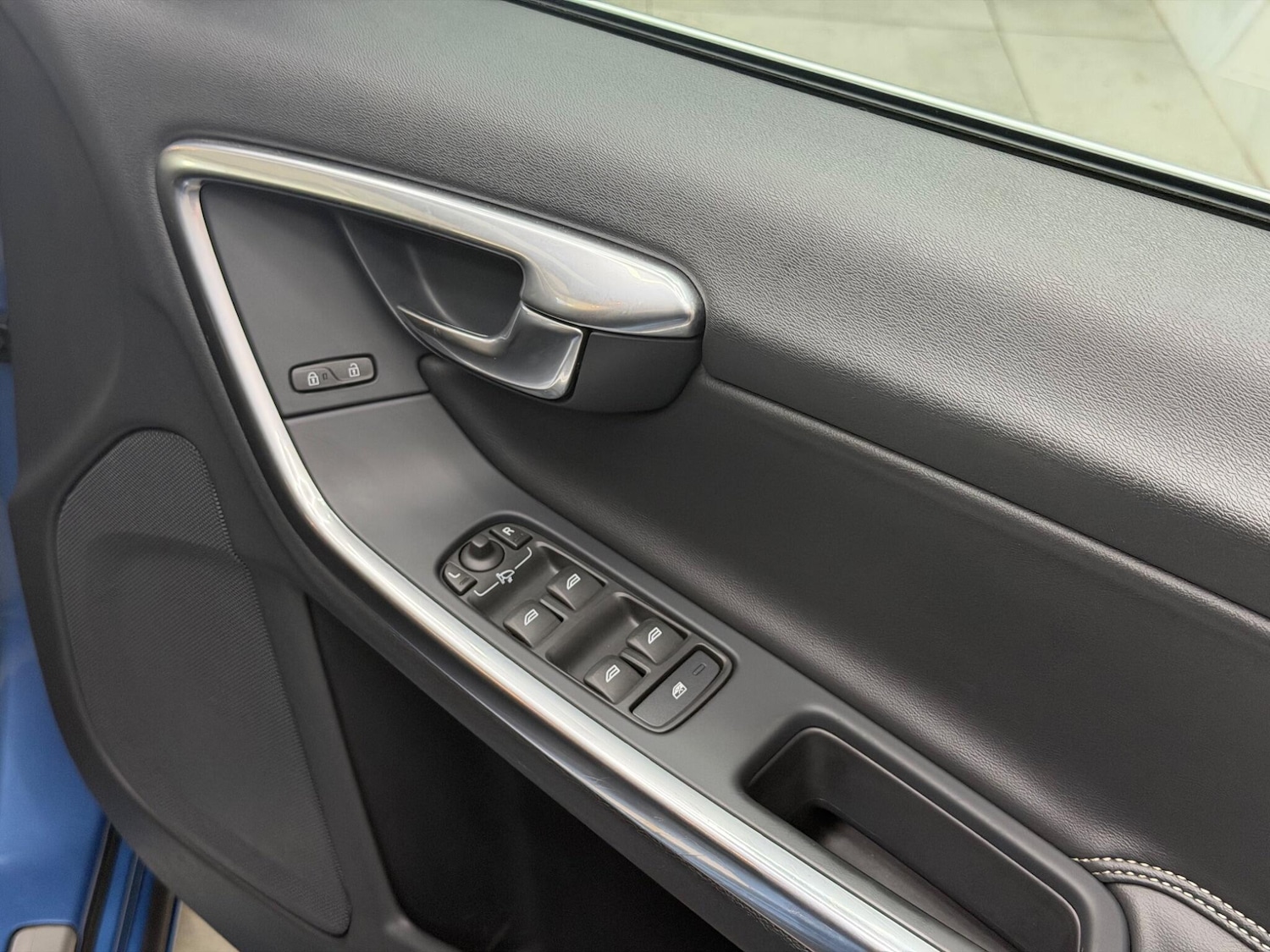 Used Volvo V60 2016 for sale - 78171036: Photo 35