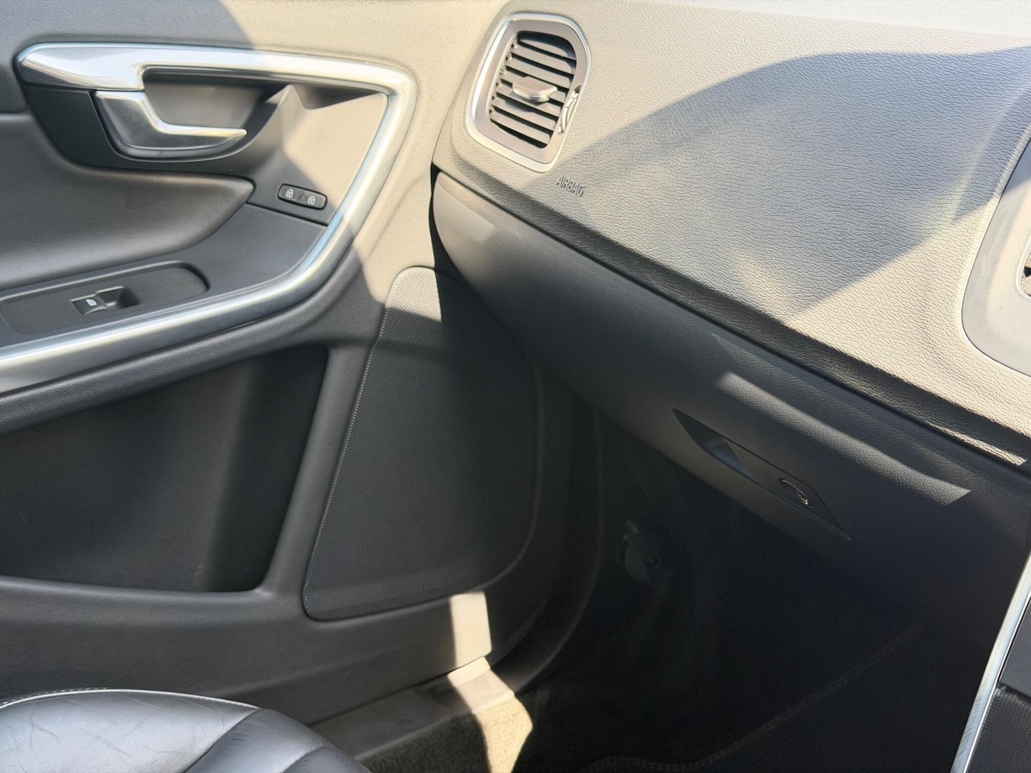 Used Volvo V60 2016 for sale - 78171036: Photo 53