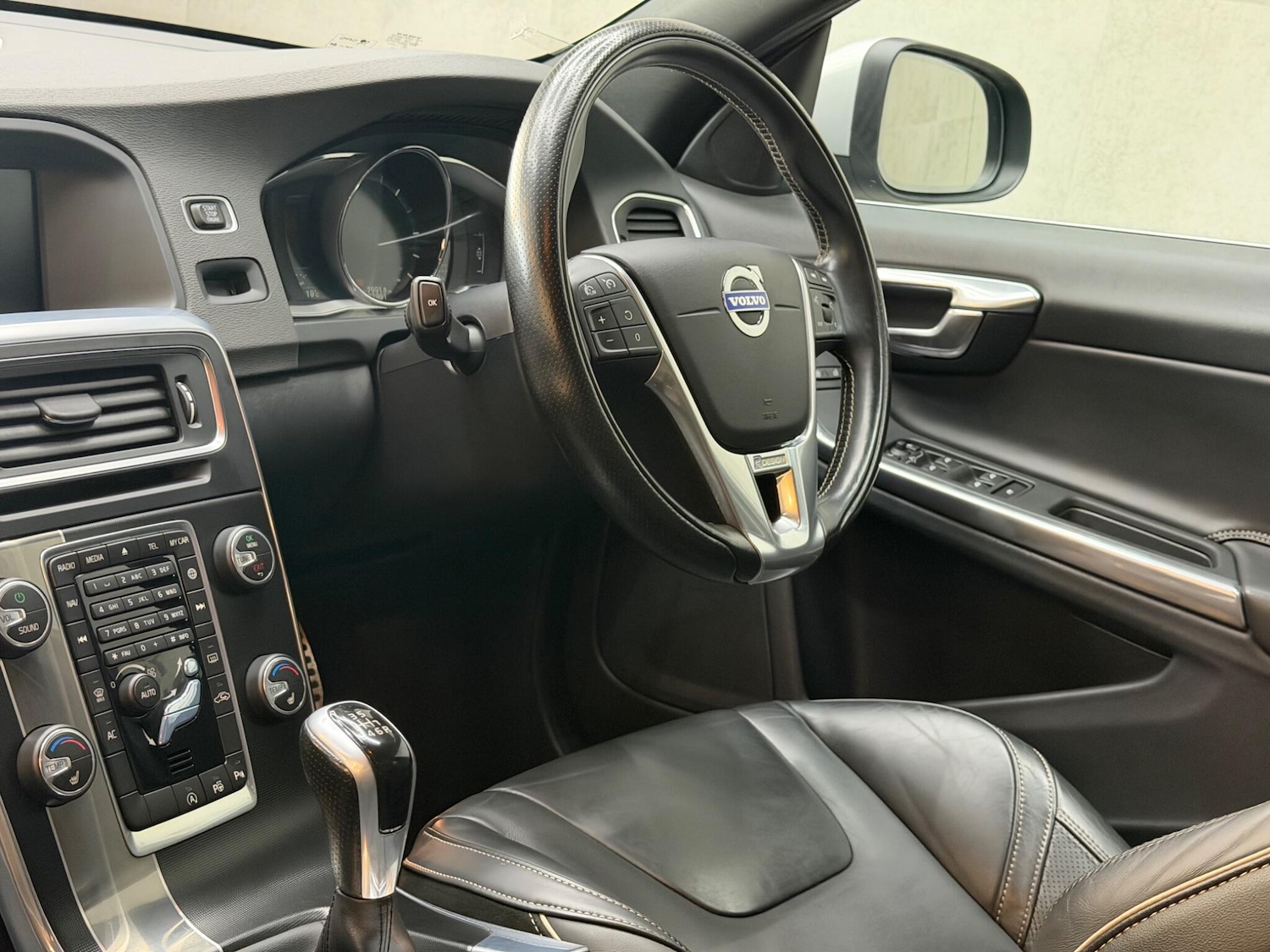 Used Volvo V60 2016 for sale - 78171036: Photo 59