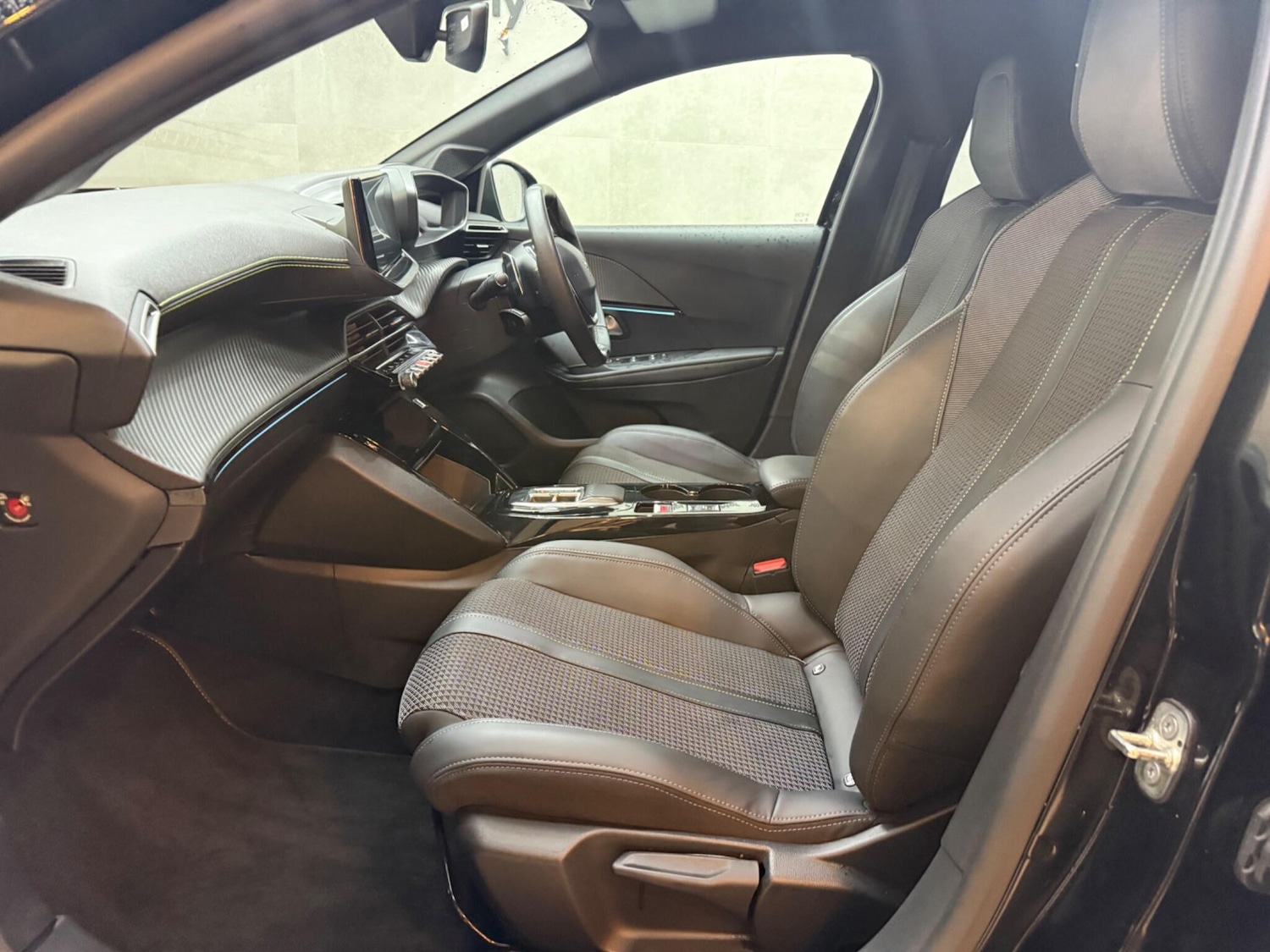 Used Peugeot 208 2023 for sale - 76607314: Photo 32