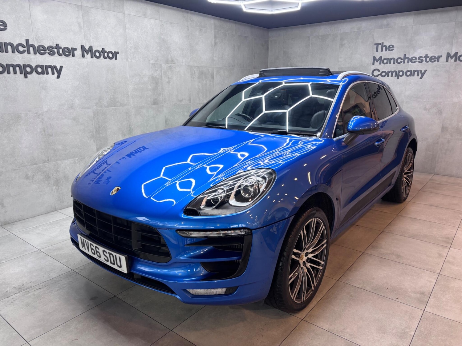 Used Porsche Macan 2016 for sale - 76336177: Photo 2