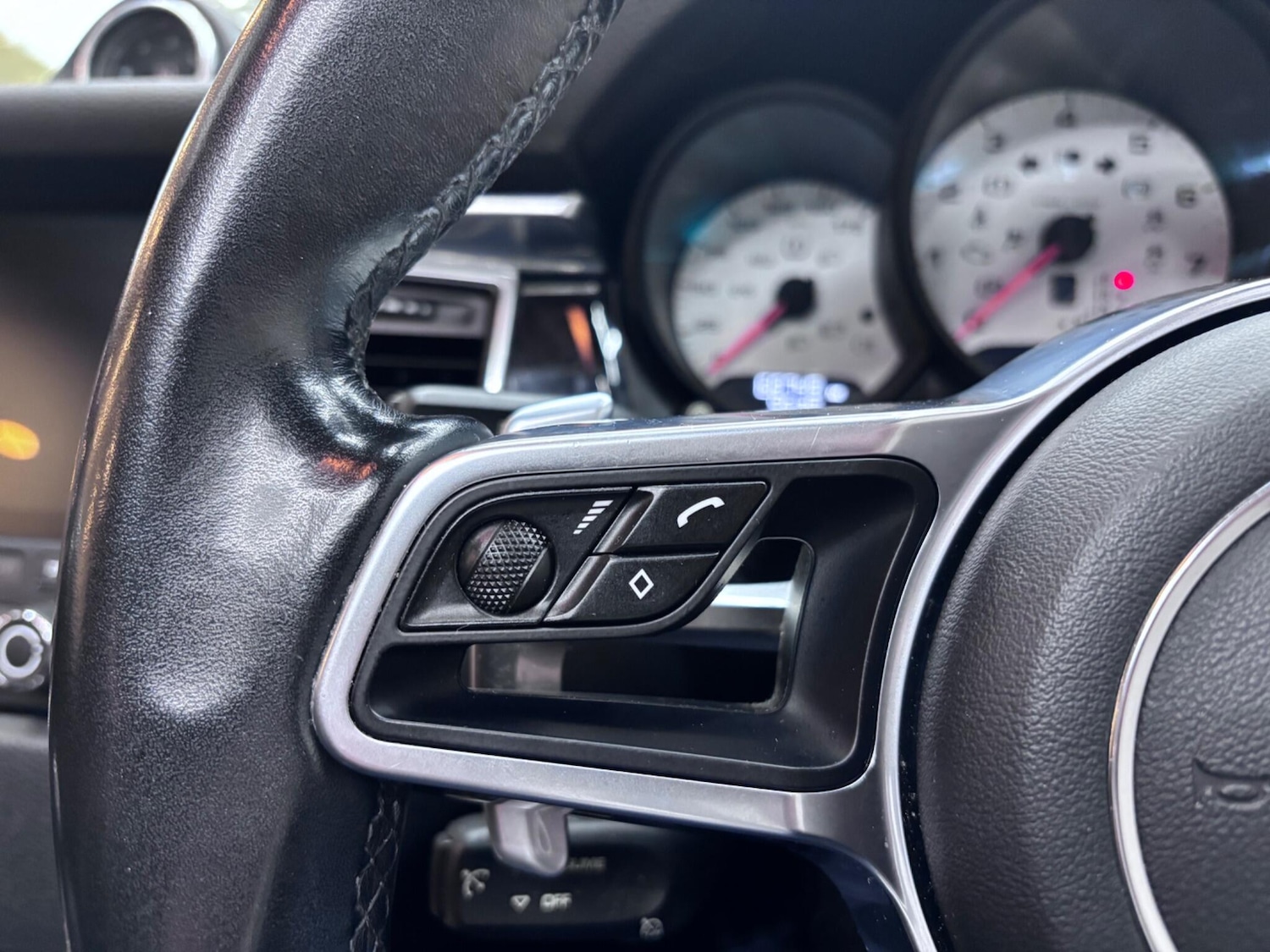 Used Porsche Macan 2016 for sale - 76336177: Photo 55
