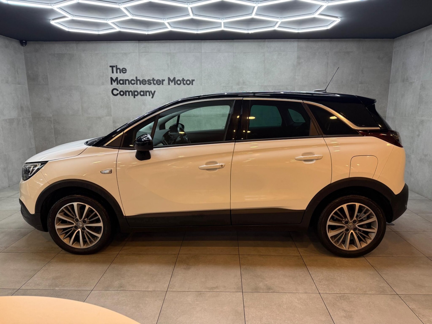 Used Vauxhall Crossland X 2020 for sale - 76644765: Photo 2