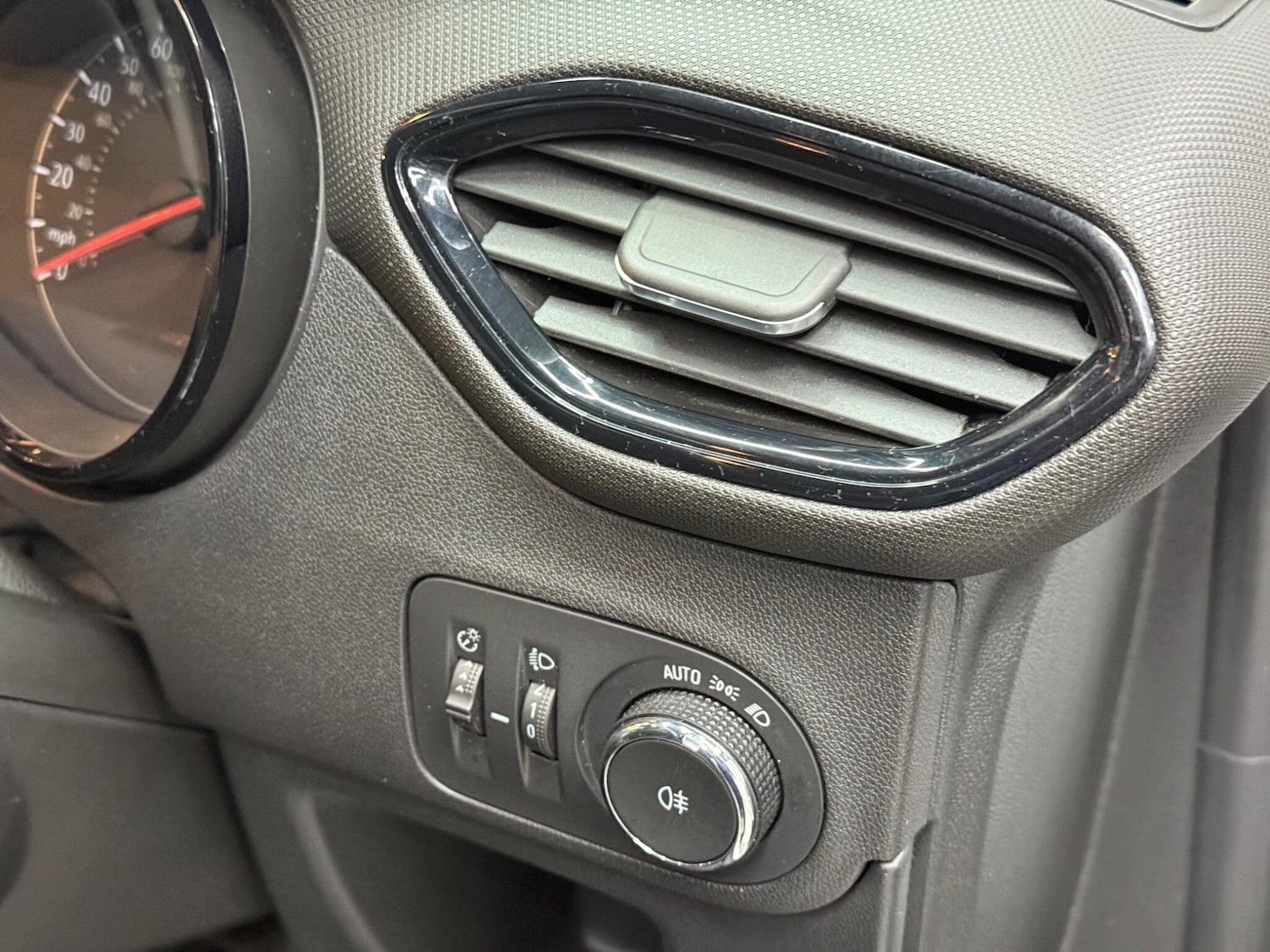 Used Vauxhall Crossland X 2020 for sale - 76644765: Photo 32