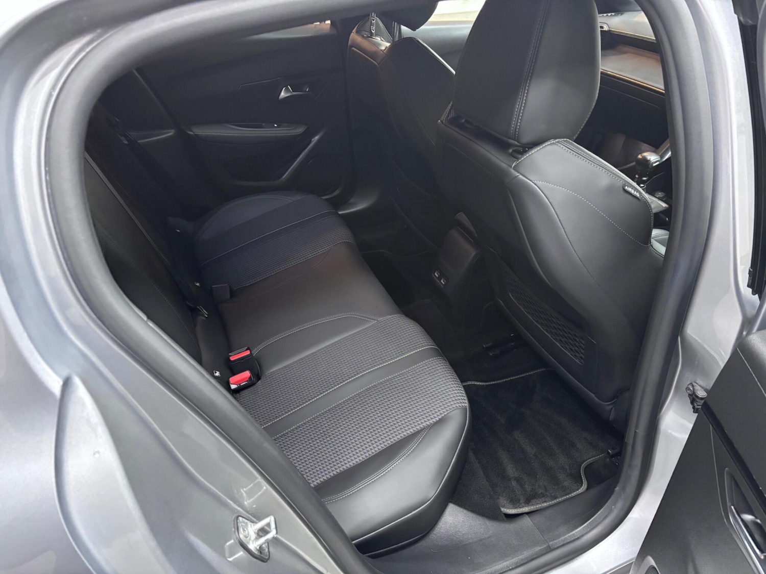 Used Peugeot 208 for sale - 77242642: Photo 33