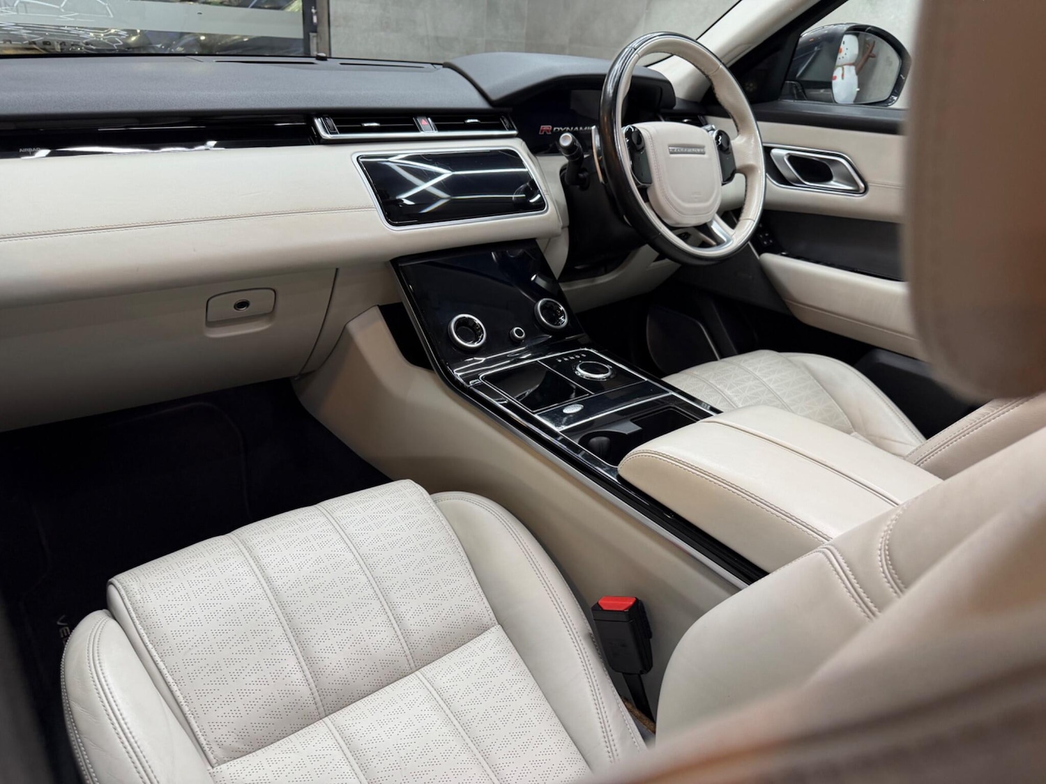 Used Land Rover Range Rover Velar 2017 for sale - 76992985: Photo 11