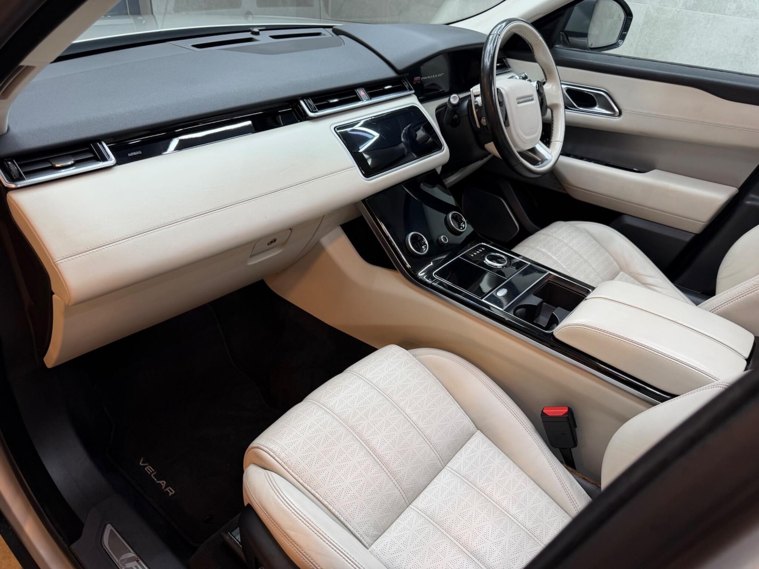 Used Land Rover Range Rover Velar 2017 for sale - 76992985: Photo 13