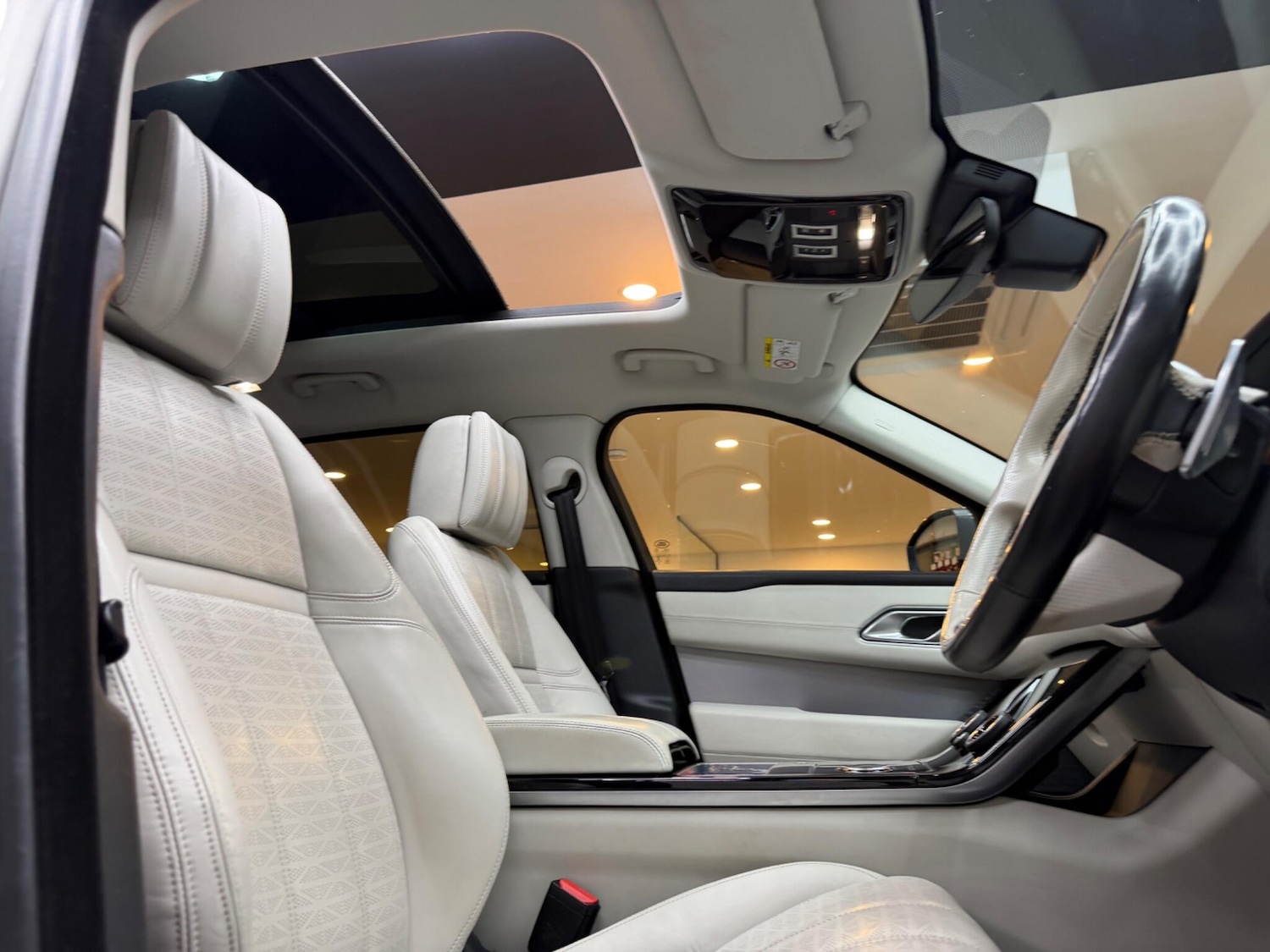 Used Land Rover Range Rover Velar 2017 for sale - 76992985: Photo 14