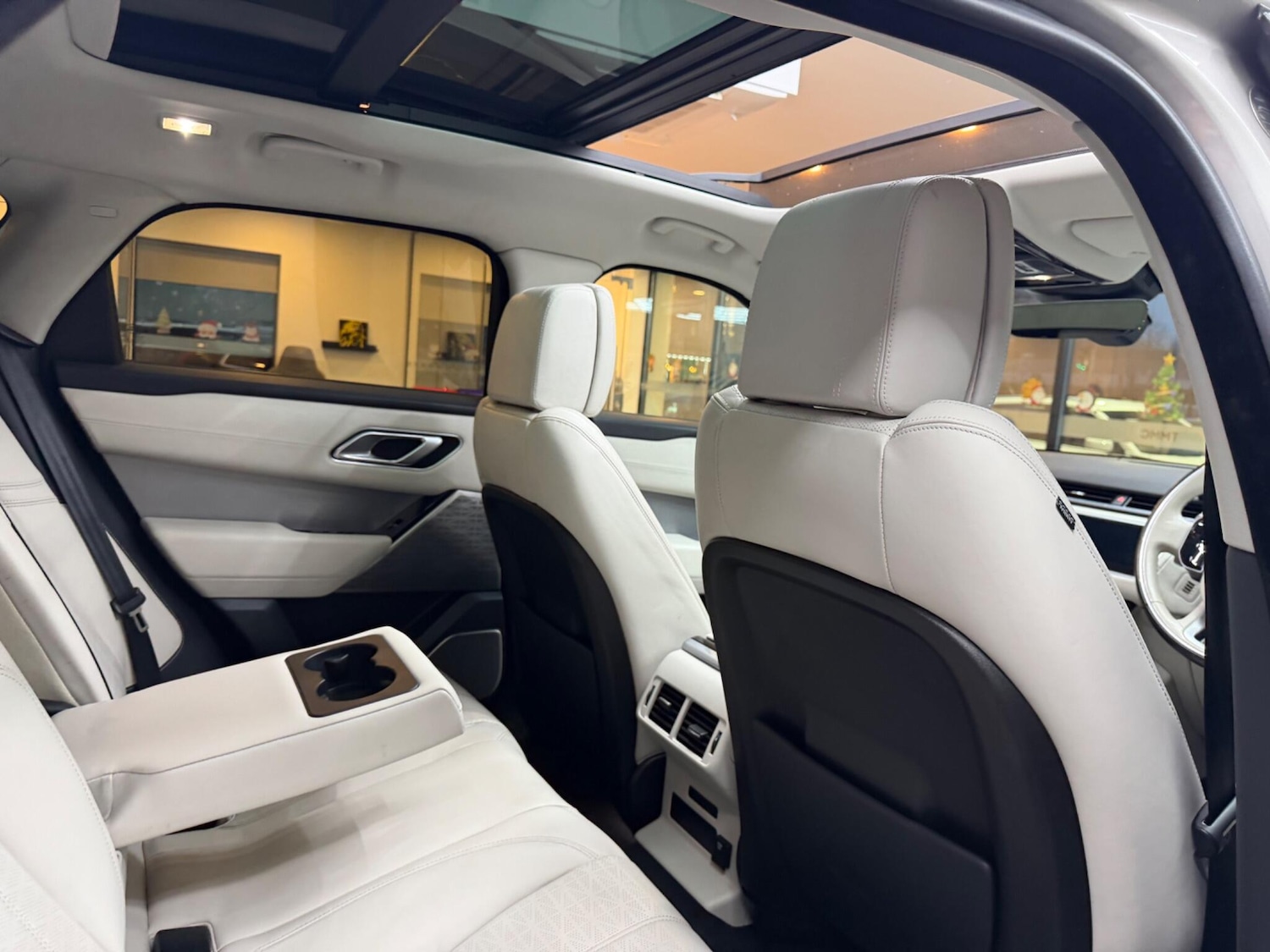 Used Land Rover Range Rover Velar 2017 for sale - 76992985: Photo 18