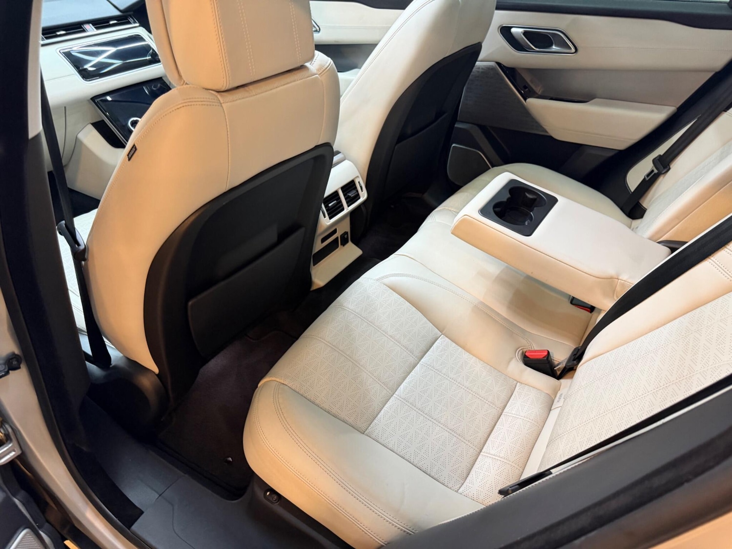 Used Land Rover Range Rover Velar 2017 for sale - 76992985: Photo 22