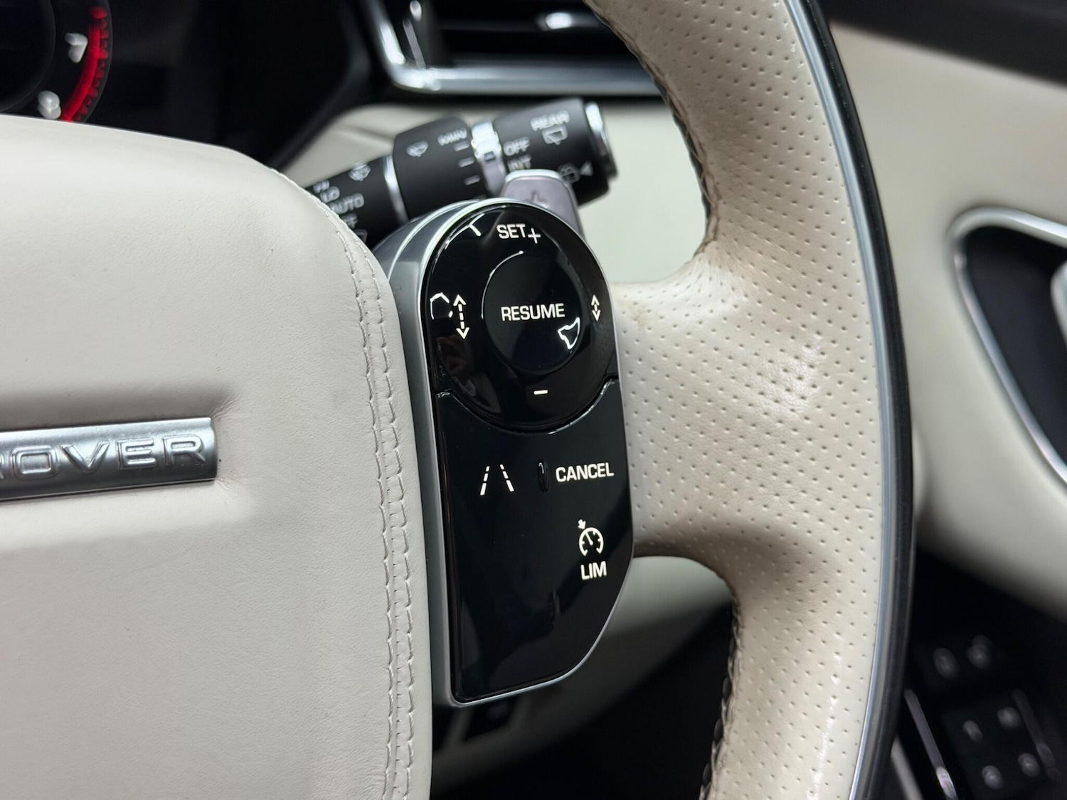 Used Land Rover Range Rover Velar 2017 for sale - 76992985: Photo 24