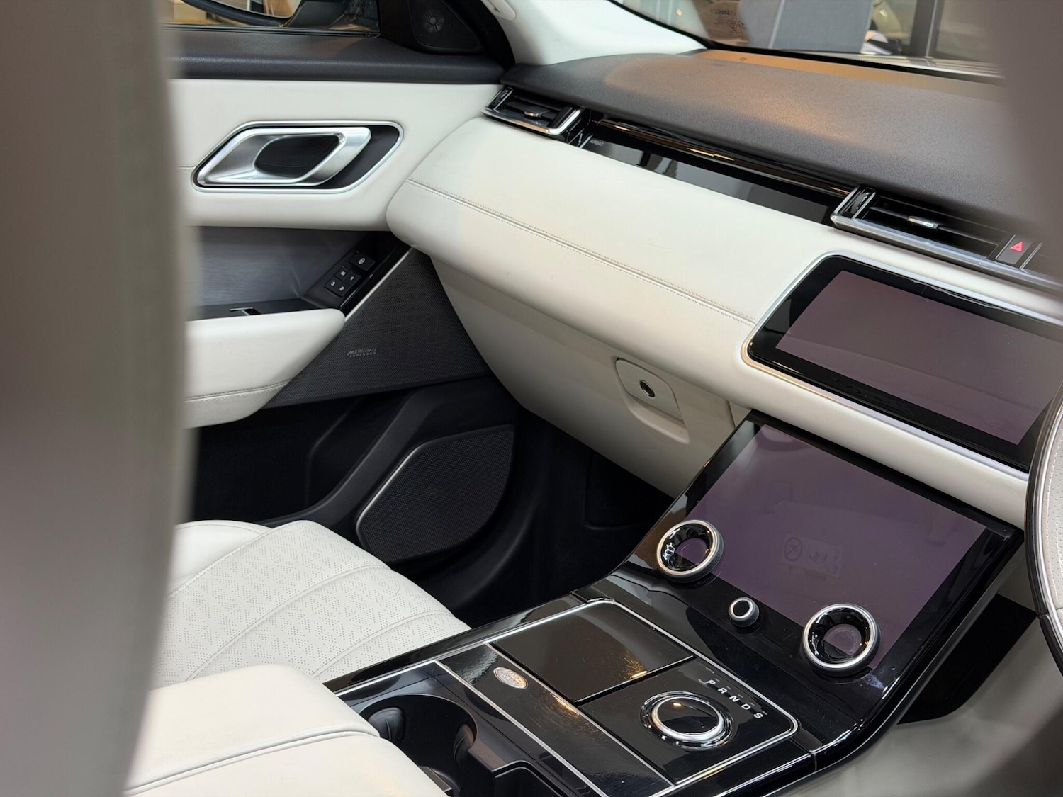 Used Land Rover Range Rover Velar 2017 for sale - 76992985: Photo 26