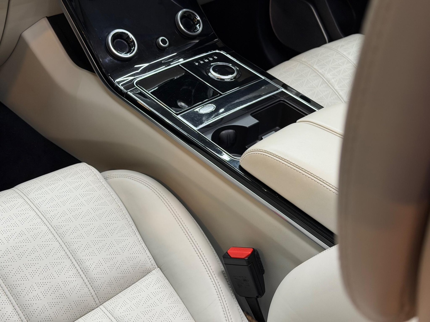 Used Land Rover Range Rover Velar 2017 for sale - 76992985: Photo 27