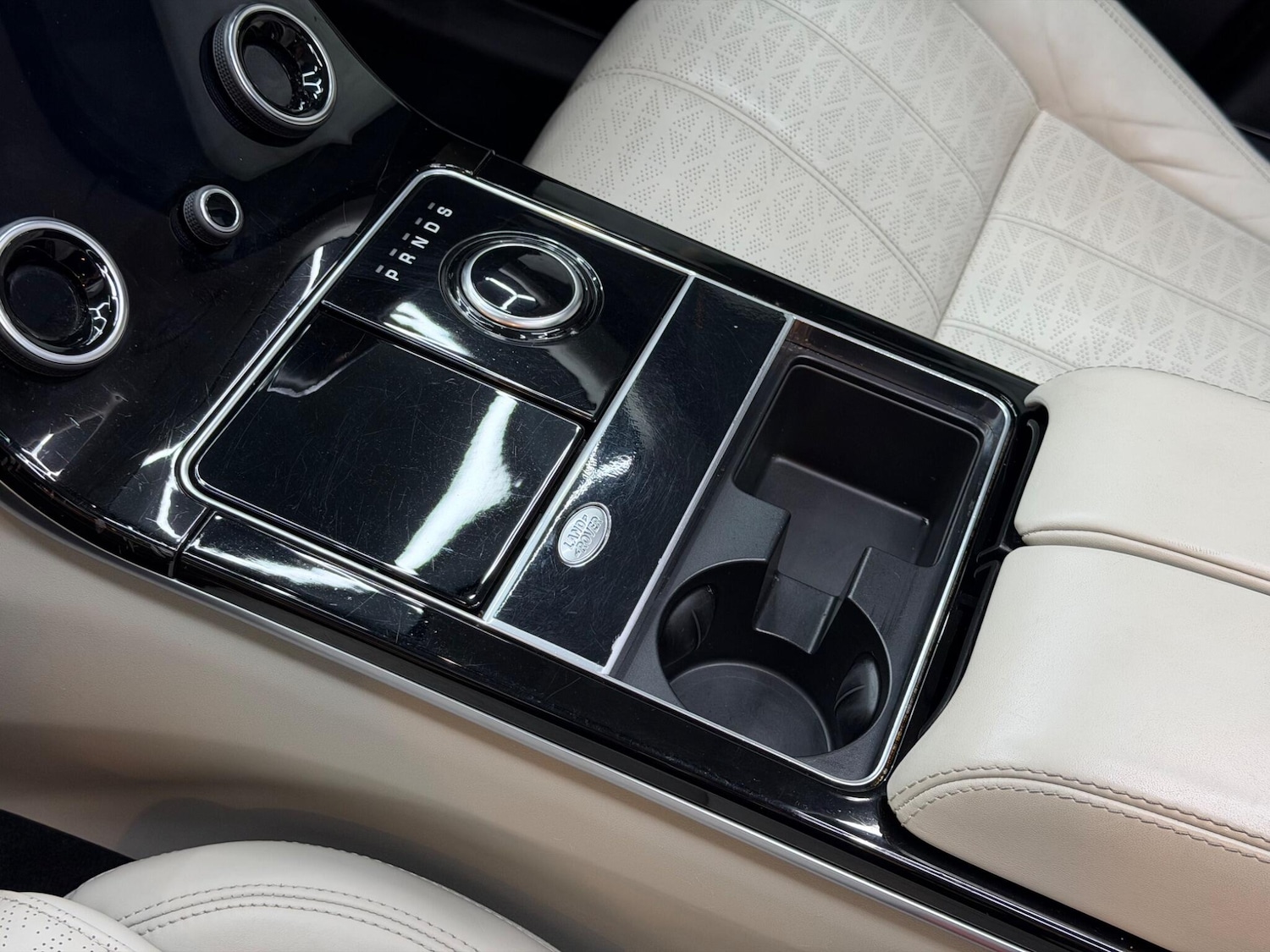 Used Land Rover Range Rover Velar 2017 for sale - 76992985: Photo 28