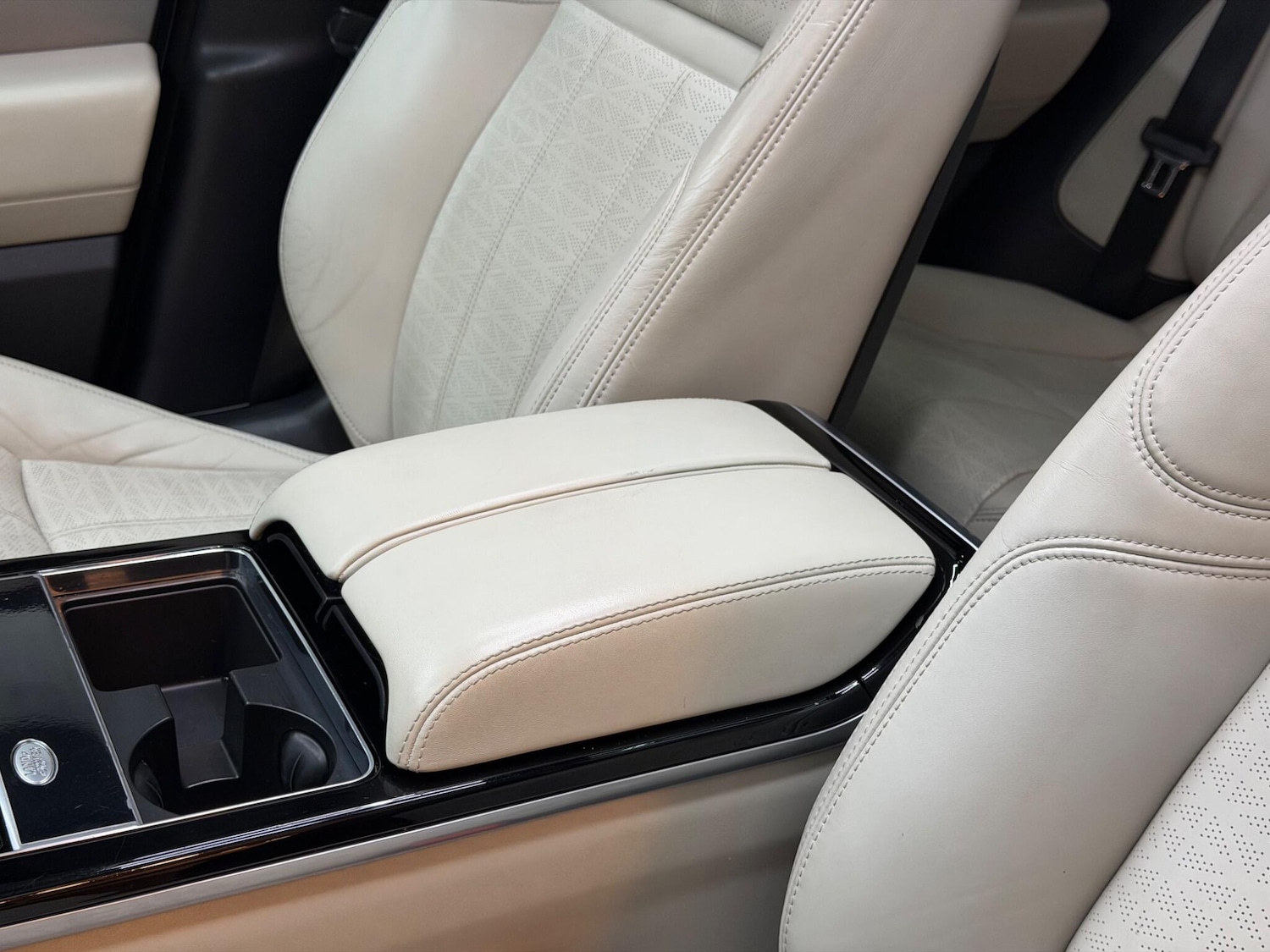 Used Land Rover Range Rover Velar 2017 for sale - 76992985: Photo 46