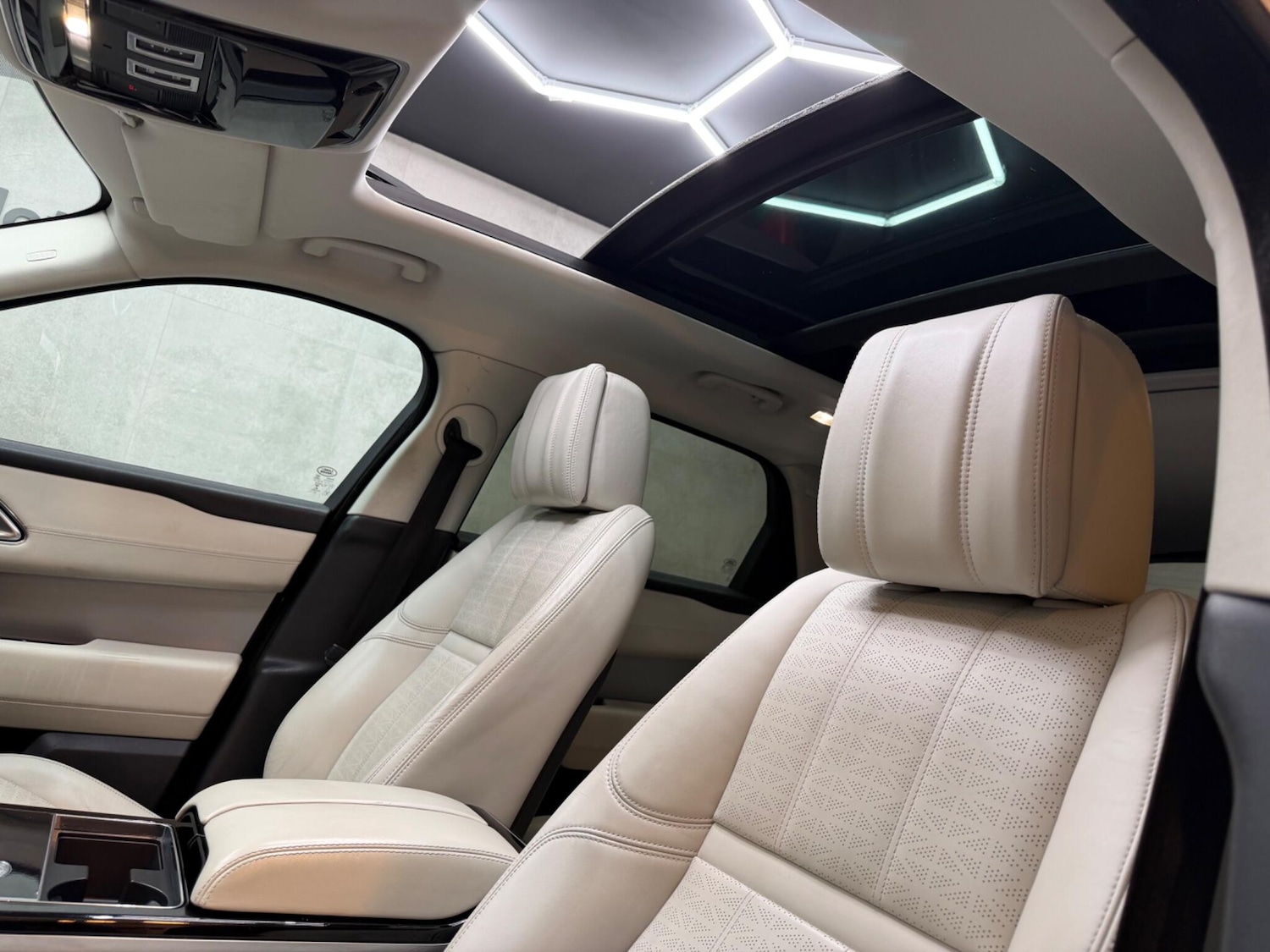 Used Land Rover Range Rover Velar 2017 for sale - 76992985: Photo 48