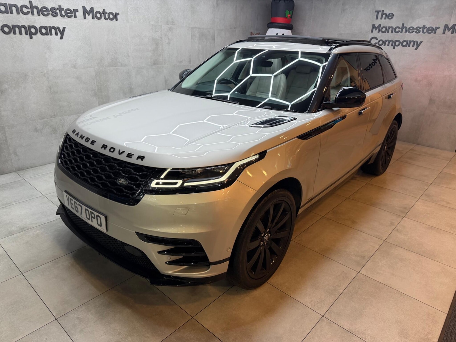 Used Land Rover Range Rover Velar 2017 for sale - 76992985: Photo 5