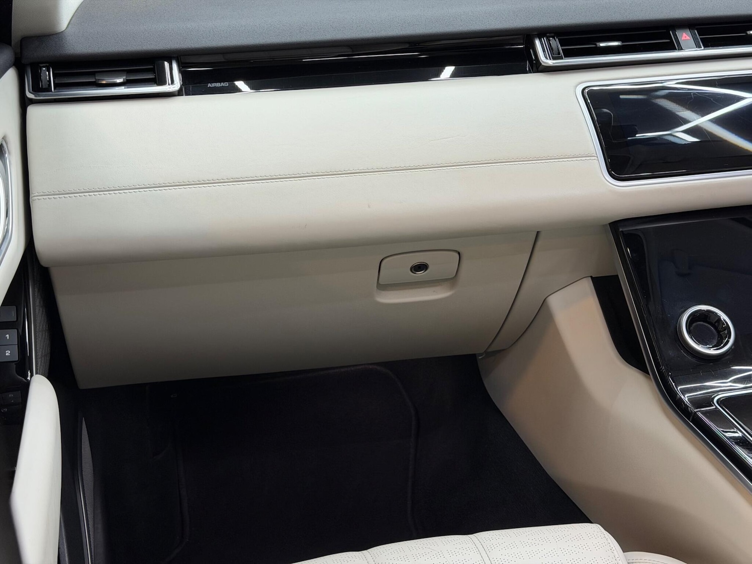 Used Land Rover Range Rover Velar 2017 for sale - 76992985: Photo 60