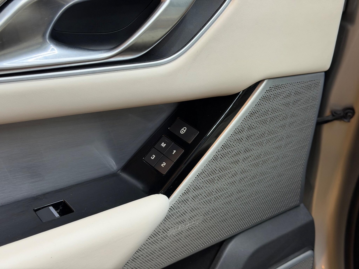 Used Land Rover Range Rover Velar 2017 for sale - 76992985: Photo 63