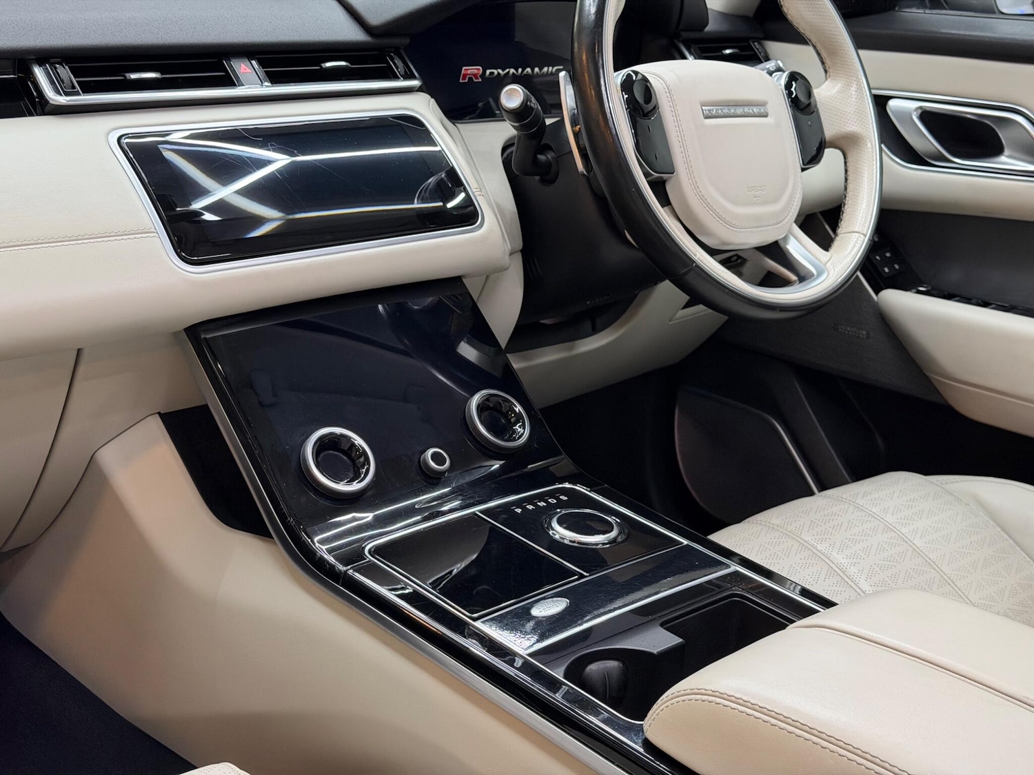 Used Land Rover Range Rover Velar 2017 for sale - 76992985: Photo 9