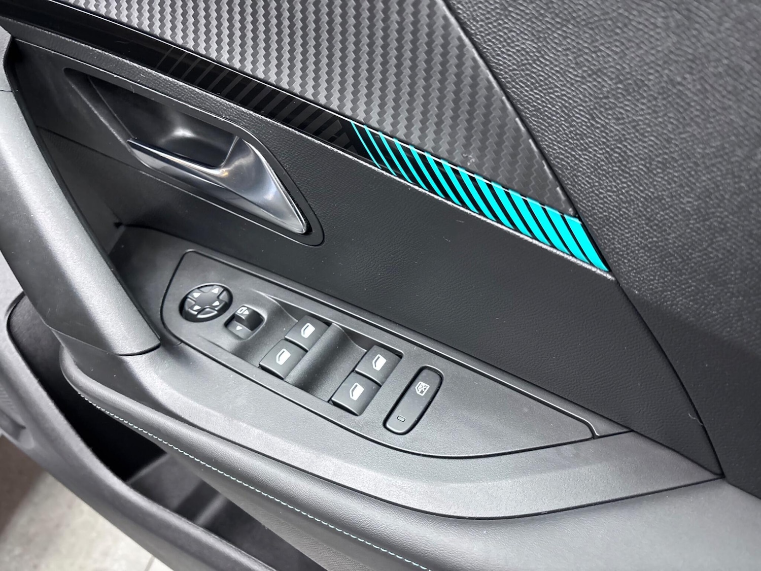 Used Peugeot 2008 2023 for sale - 76899547: Photo 36