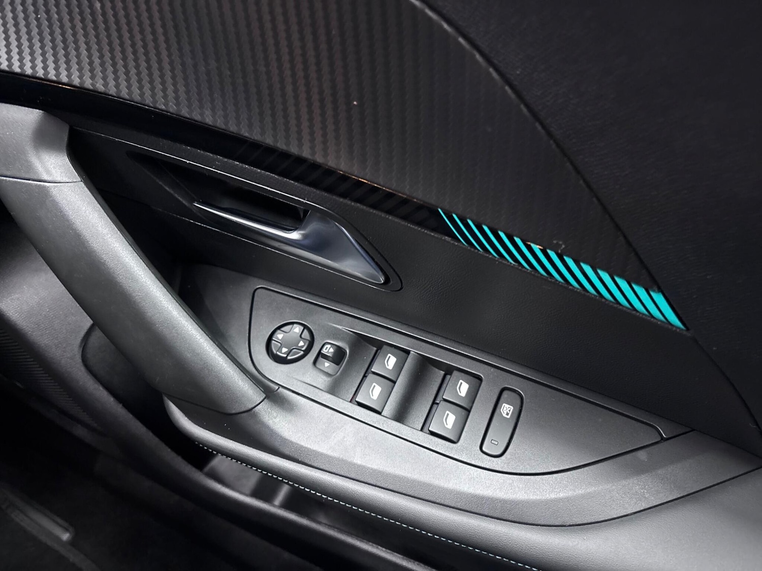 Used Peugeot 2008 2023 for sale - 76899547: Photo 37