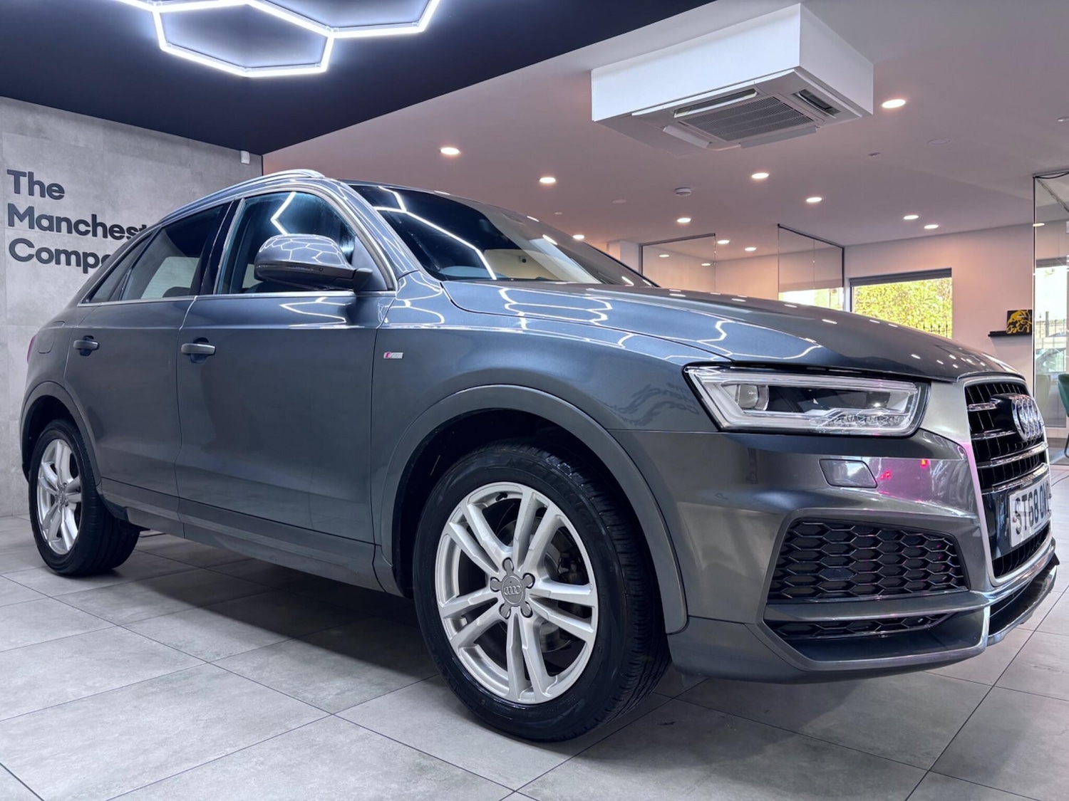 Used Audi Q3 2018 for sale - 76440654: Photo 2