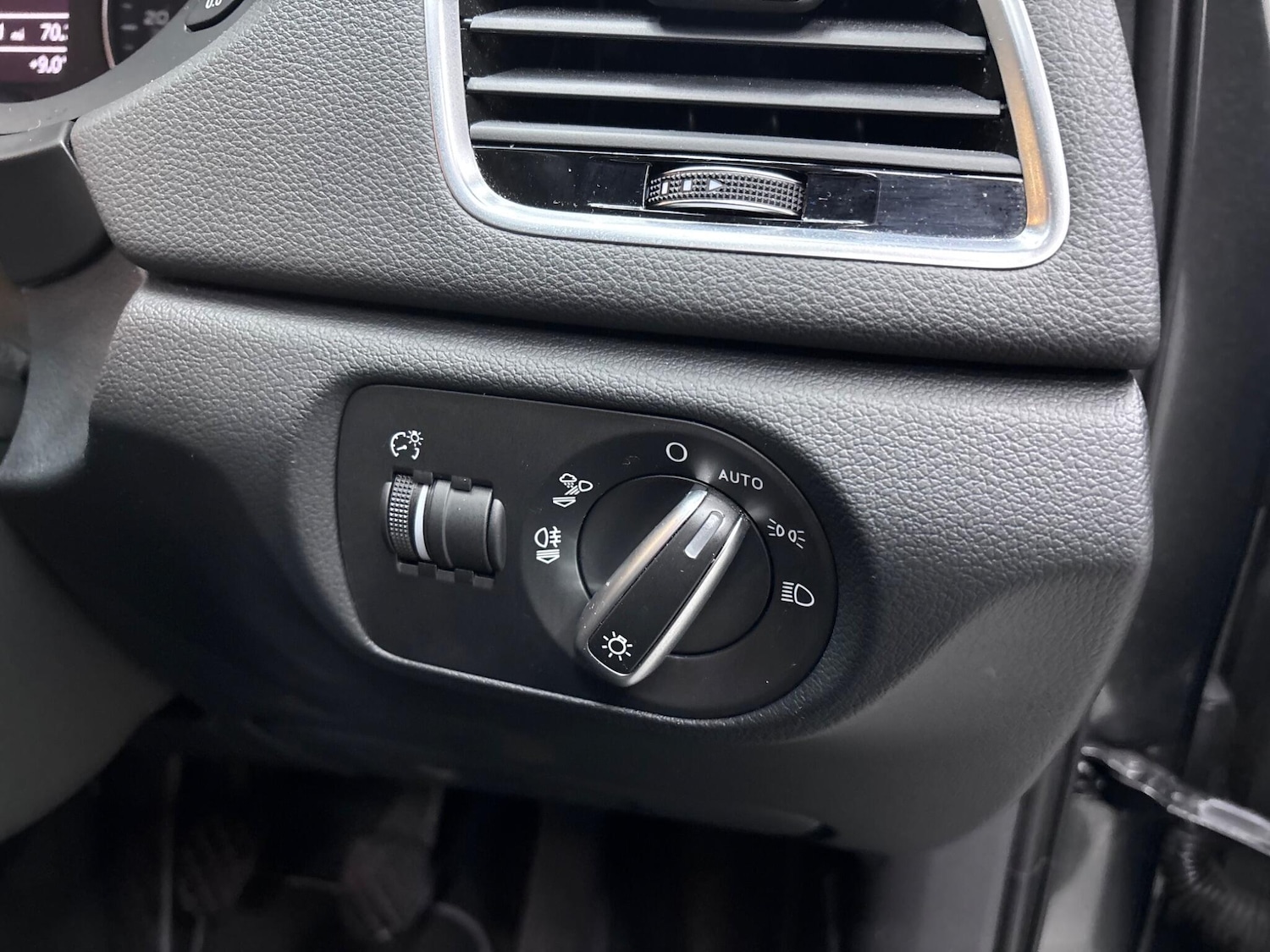 Used Audi Q3 2018 for sale - 76440654: Photo 39