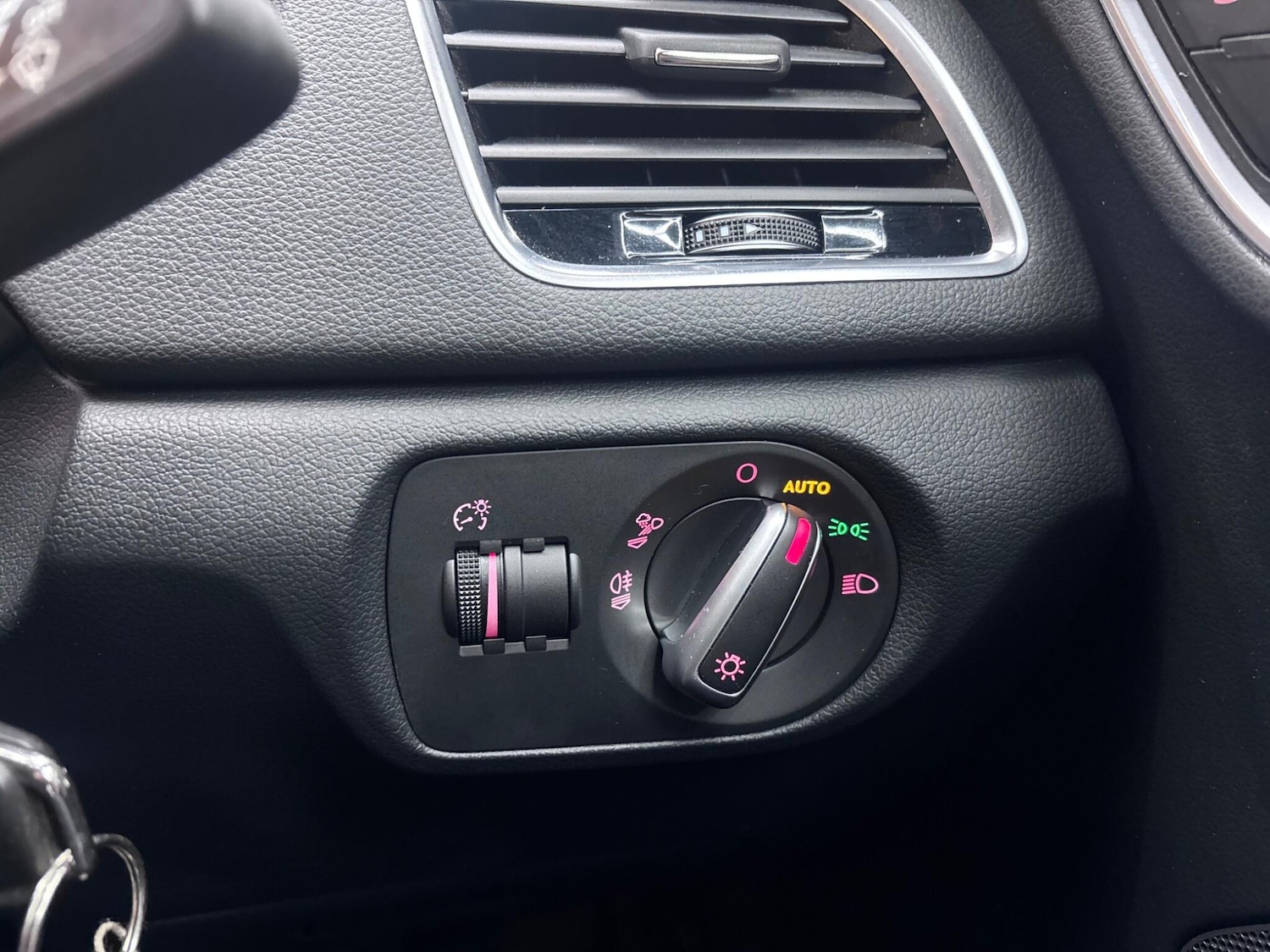 Used Audi Q3 2018 for sale - 76440654: Photo 43