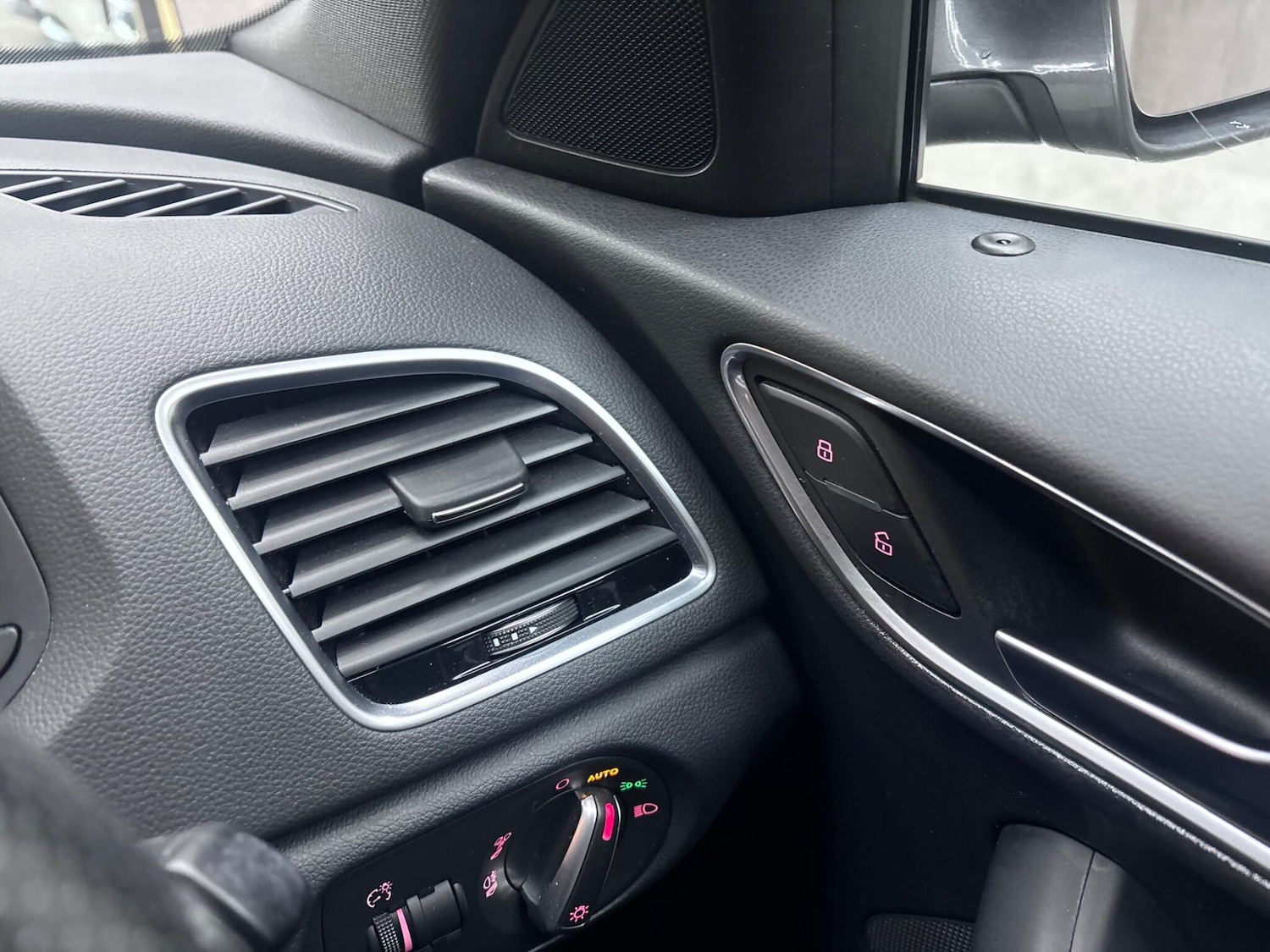 Used Audi Q3 2018 for sale - 76440654: Photo 45