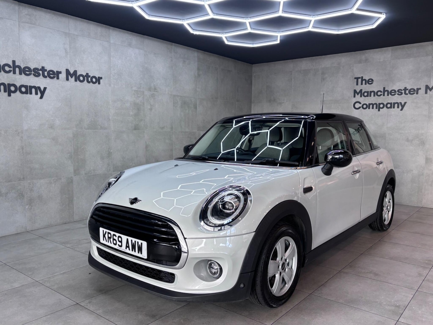Used MINI Hatch 2019 for sale - 76122758: Photo 1
